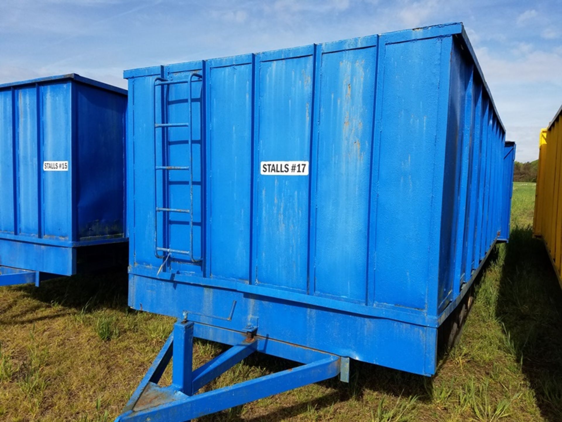 Taylor Peanut trailer Stalls 17