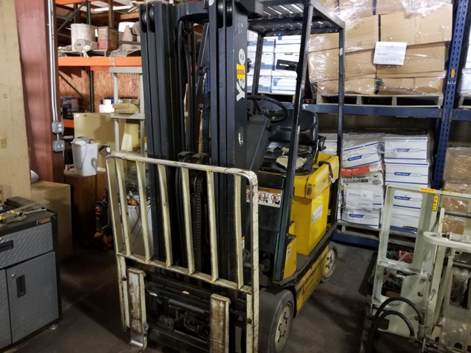 Yale ERC electric forklift with charger hard tire ERC030AGN36TE082 4800LB LIFT