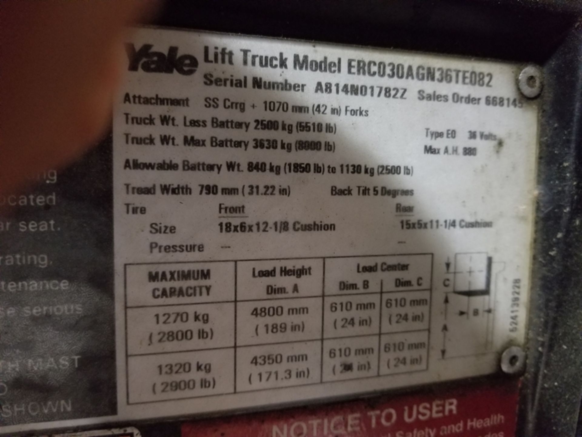 Yale ERC electric forklift with charger hard tire ERC030AGN36TE082 4800LB LIFT - Image 5 of 7