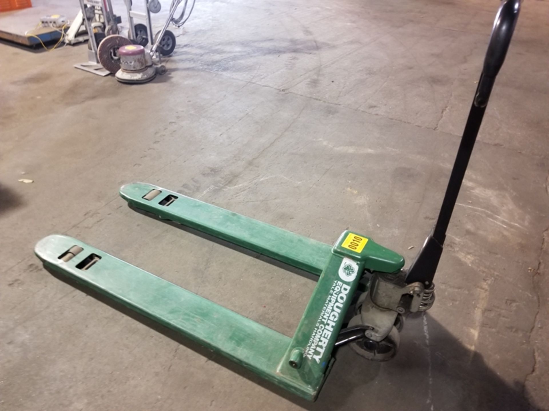 Yale Doherty pallet jack (not working) - Image 2 of 2