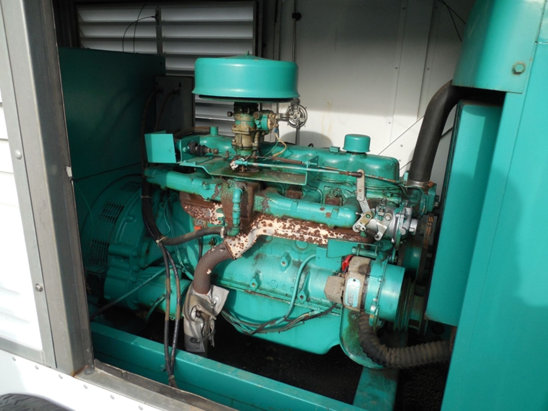 Onan gas generator 30 KW 3 phase on trailer self contained showing 422 hrs self contained showing - Image 5 of 6