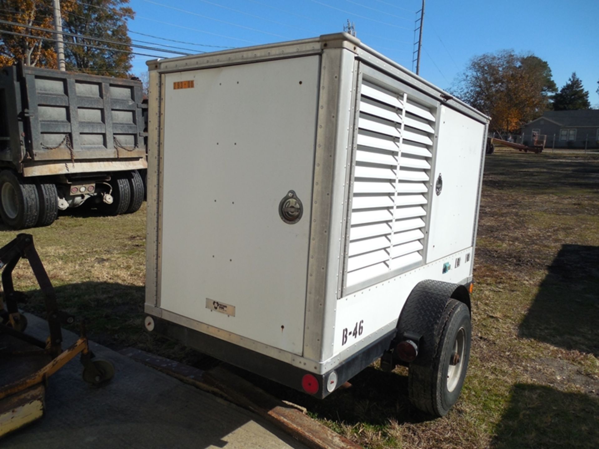 Onan gas generator 30 KW 3 phase on trailer self contained showing 422 hrs self contained showing - Image 3 of 6