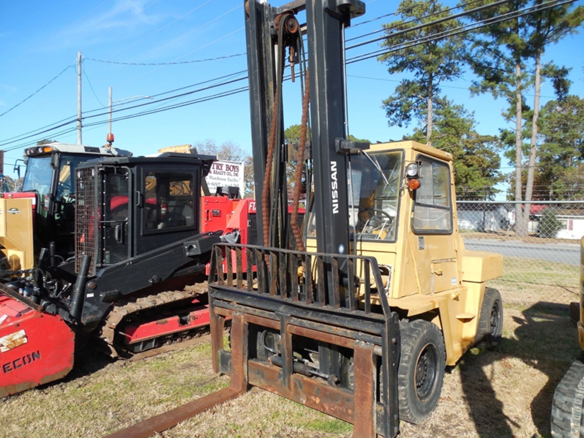 Nissan 15500 dsl pnuematic fork lift cab vin# VF05001064 vin# VF05001064 - Image 2 of 6