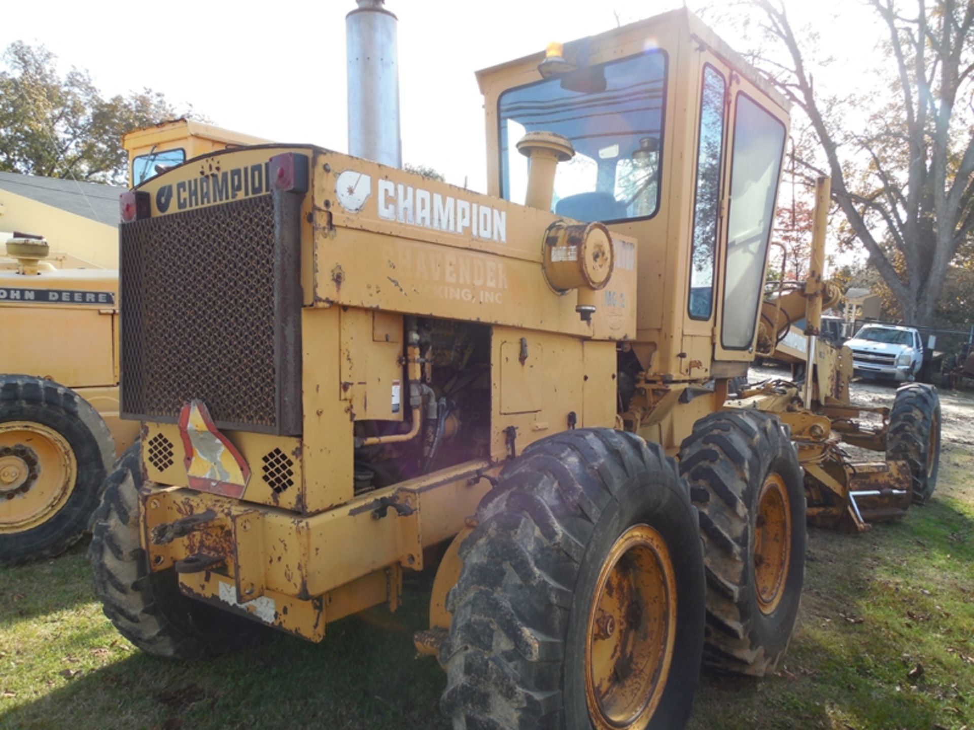 Champion 720A motorgrader 13,209 hrs showing vin# 720A1875761935589 vin# 720A1875761935589 - Image 4 of 5