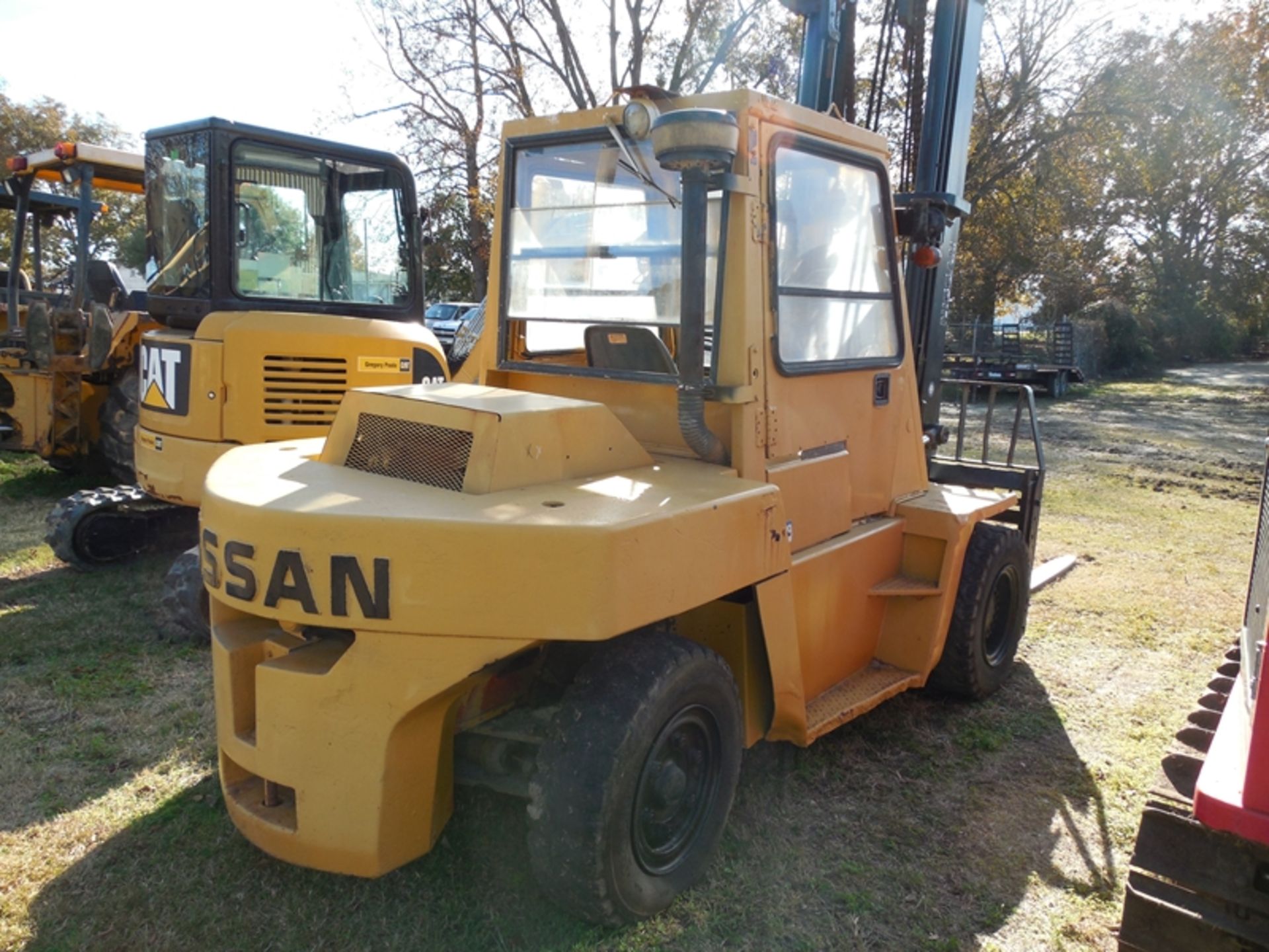 Nissan 15500 dsl pnuematic fork lift cab vin# VF05001064 vin# VF05001064 - Image 4 of 6