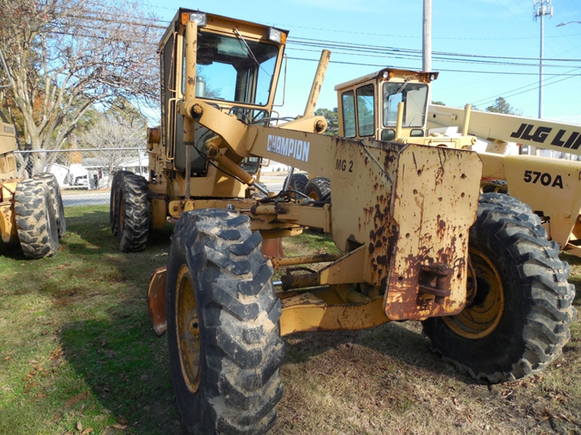 Champion 720A motorgrader 13,209 hrs showing vin# 720A1875761935589 vin# 720A1875761935589