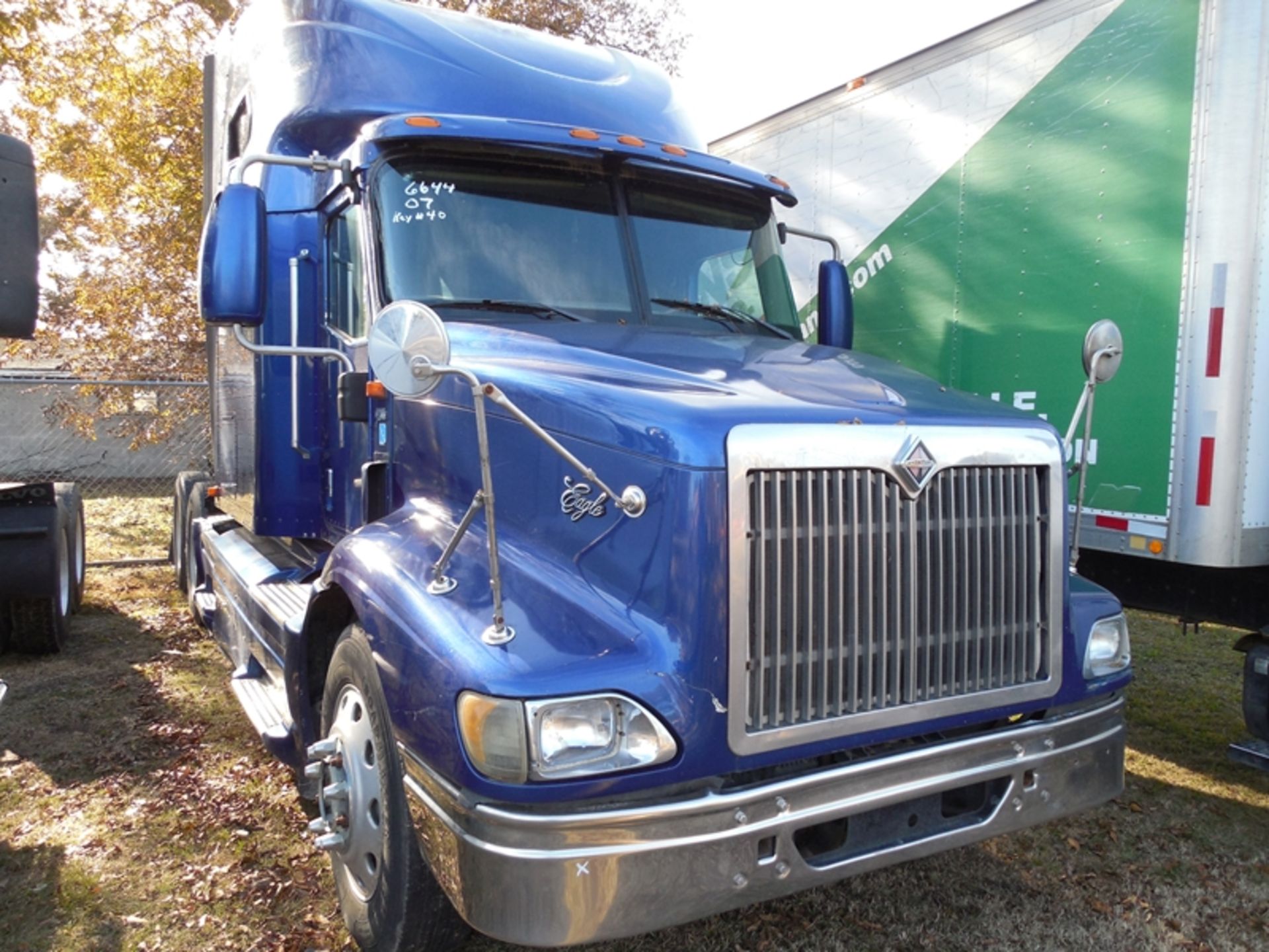 2007 International 9200I sleeper, ISX 435ST engine, 10 spd, showing 1,167,820 milesvin#