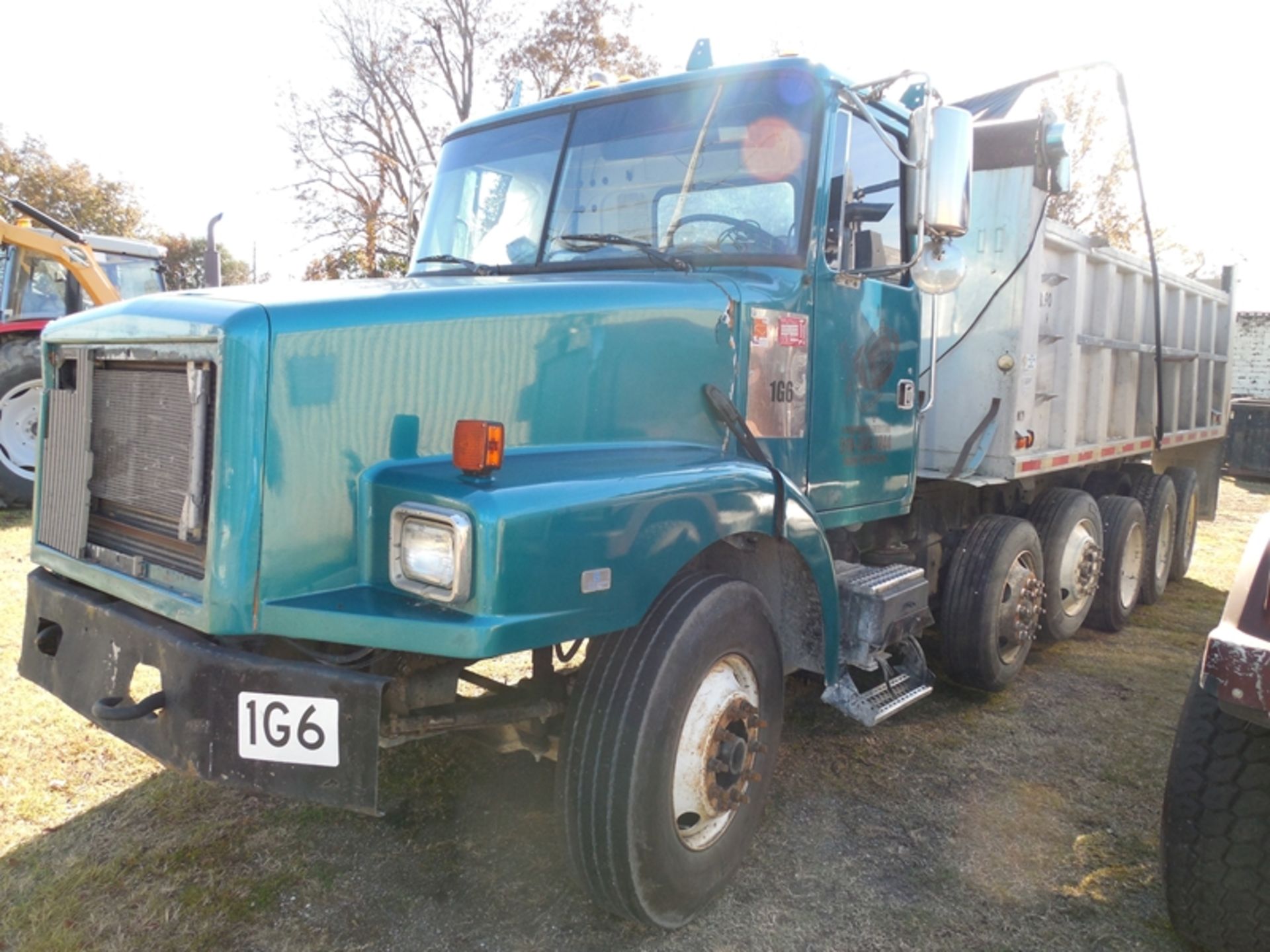 1995 VOLVO "Quint-Axle" 18' alum Benson body Detroit 300, 8LL trans Rear suspension is broke and