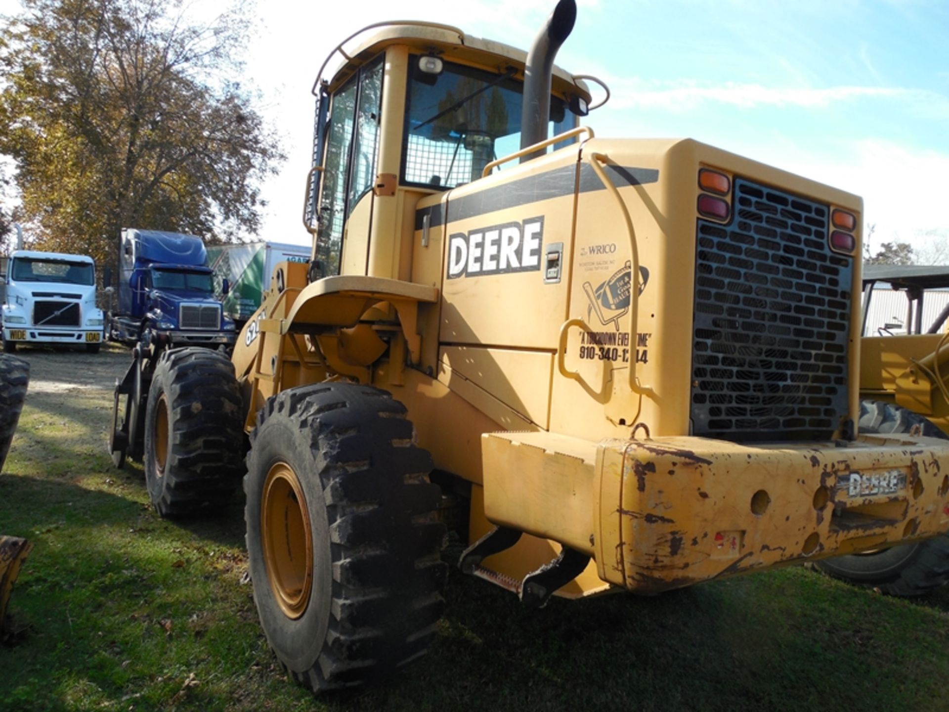 Deere 624H loader with grab forks 18,927 hrs vin# DW624X579183 vin# DW624X579183 - Image 3 of 6