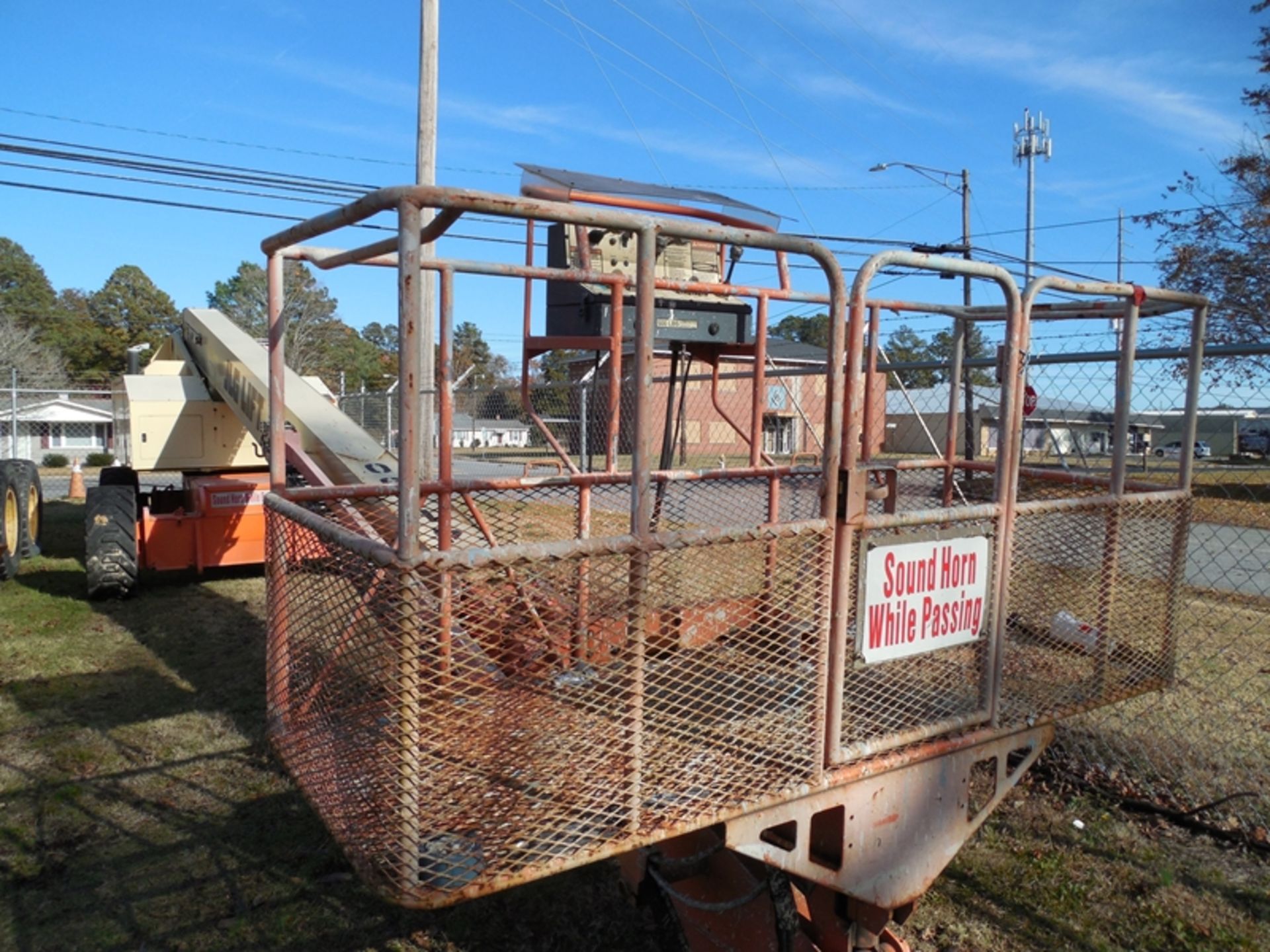 JLG 110HX AWD all-terrain aerial lift 110' height 500lb unrestricted weight load SERIAL 0300023855 - Image 2 of 6