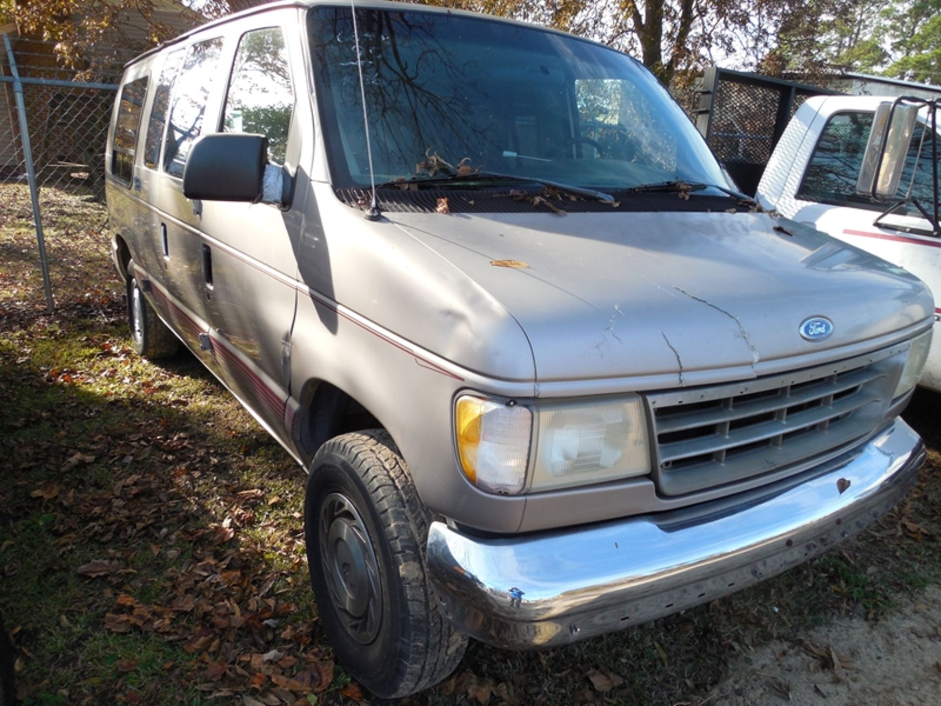 1995 FORD ACCESIBLE van with auto ramp entry, full hand controls, like new PERMOBILE C300 power - Image 2 of 5