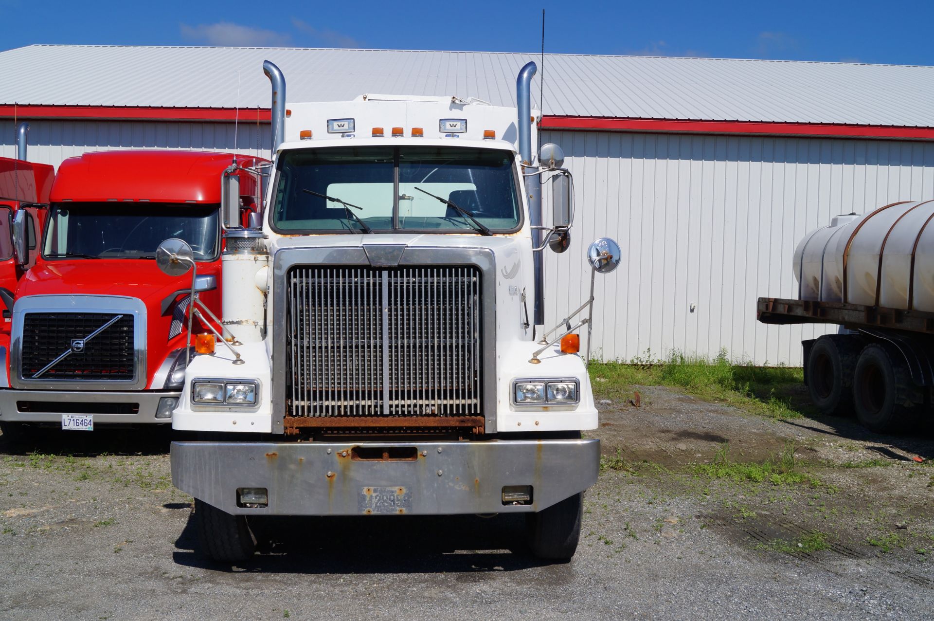 1998 WESTERN STAR 4964FX with 20' Aluminum Grain Tipping Bin - Image 2 of 21