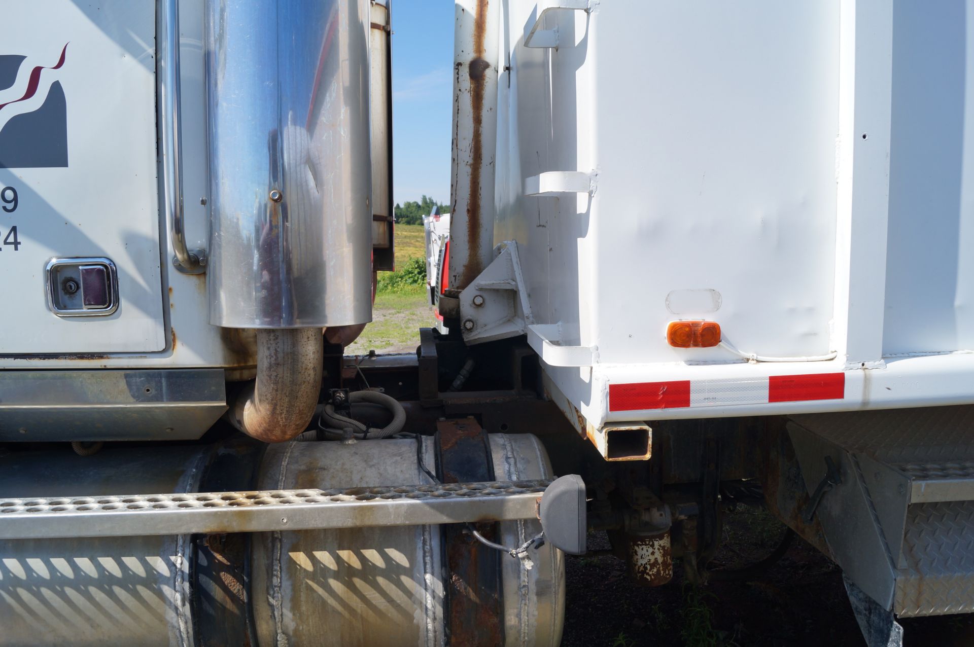 1998 WESTERN STAR 4964FX with 20' Aluminum Grain Tipping Bin - Image 8 of 21