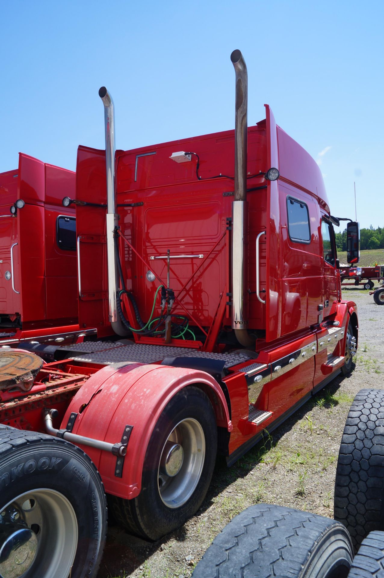 2016 VOLVO VNL730 Sleeper Truck Tractor - Image 4 of 20