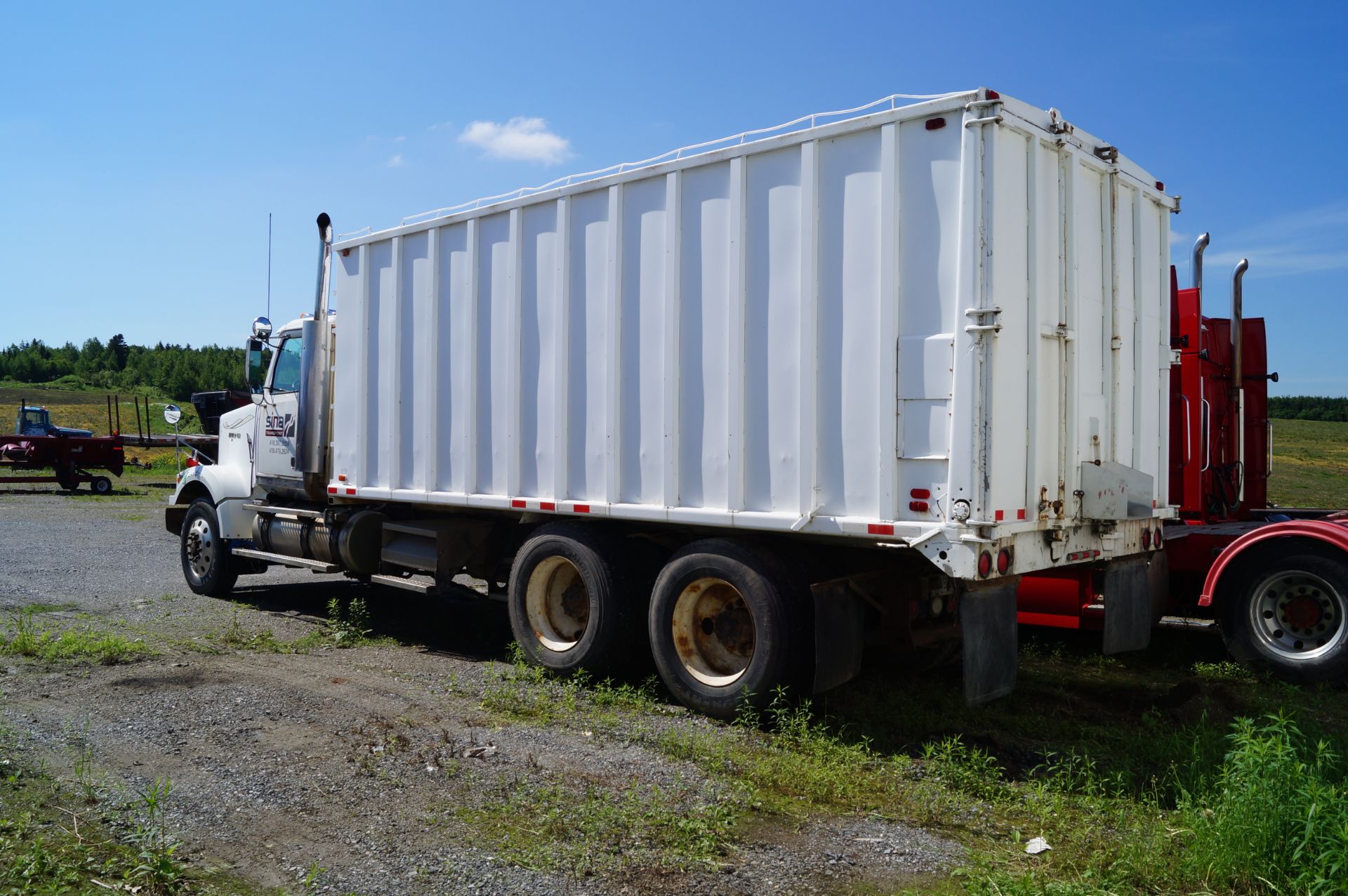 1998 WESTERN STAR 4964FX with 20' Aluminum Grain Tipping Bin - Image 5 of 21