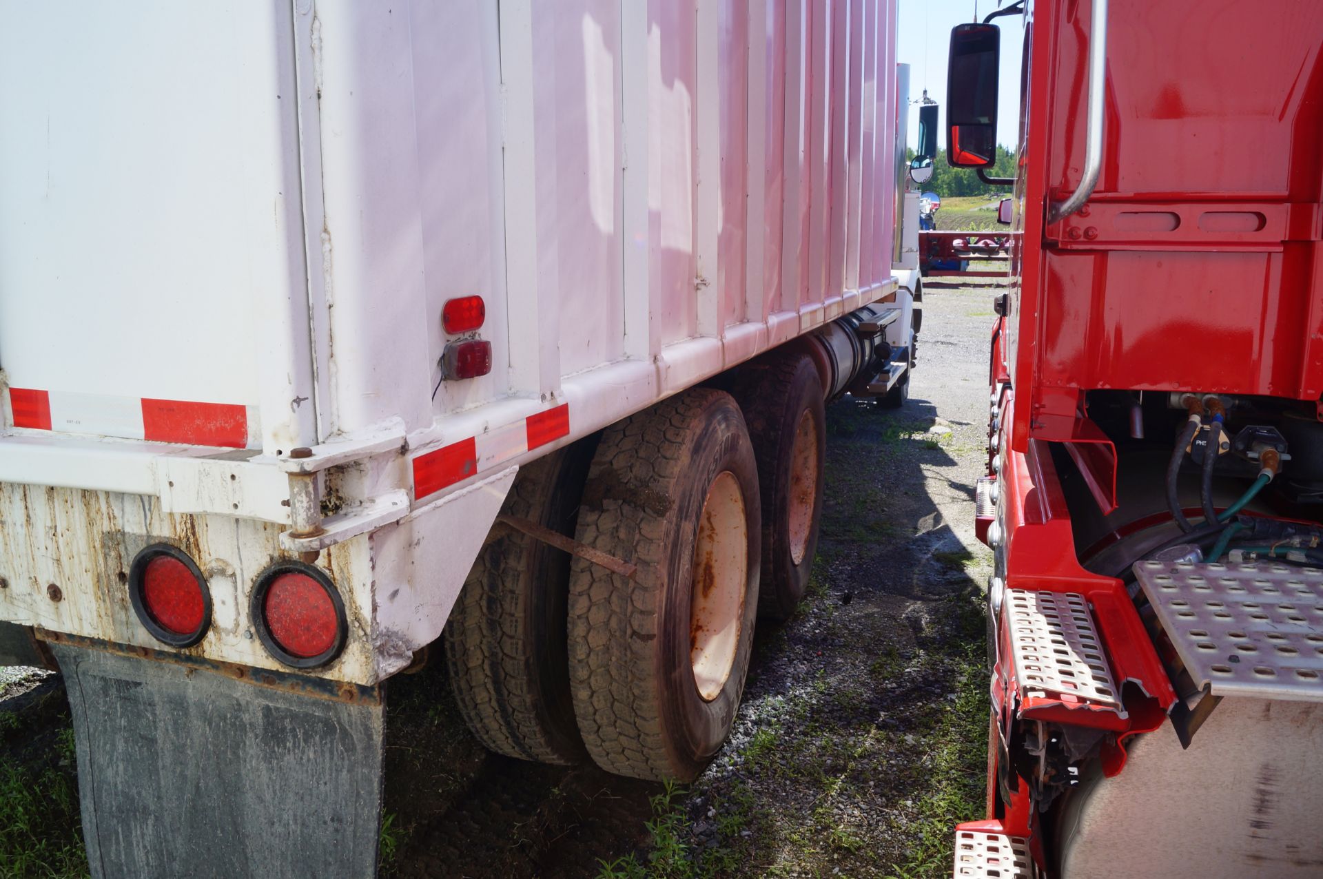 1998 WESTERN STAR 4964FX with 20' Aluminum Grain Tipping Bin - Image 7 of 21