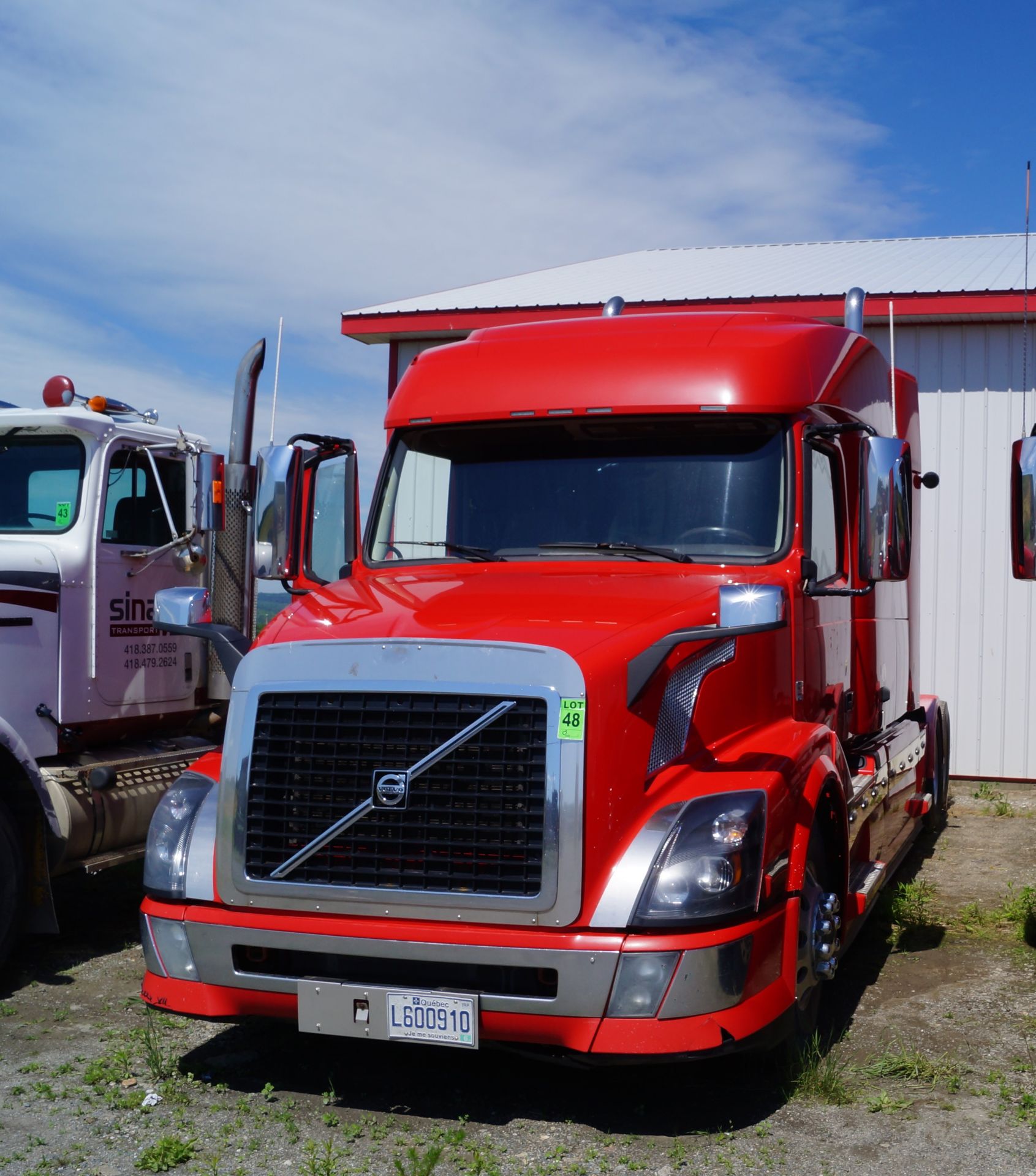 2016 VOLVO VNL730 Sleeper Truck Tractor