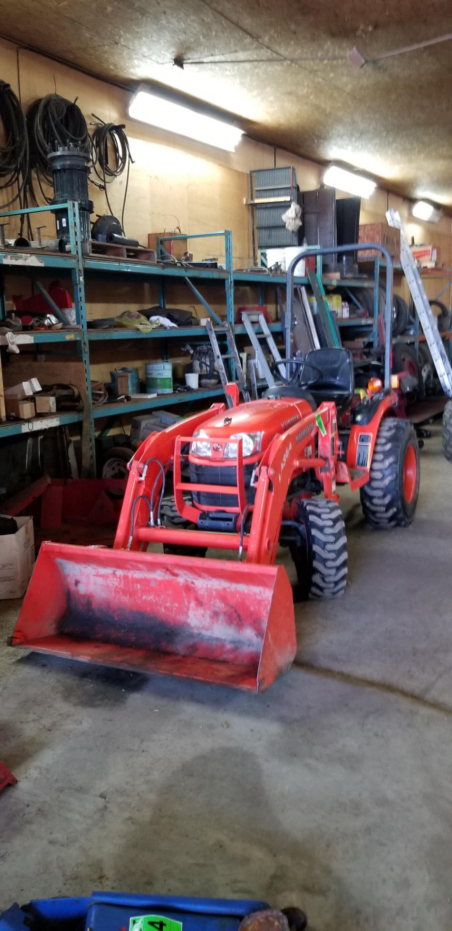 Kubota Tractor mod.B2920 with 4' Bucket Attachment - Image 2 of 6