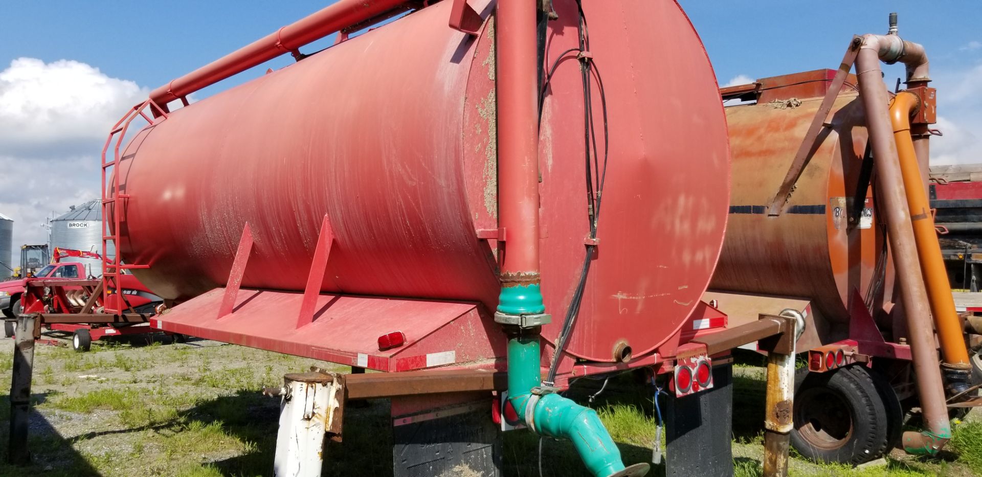 TEMCO 3200 gallon Manure Tank on frame - Image 4 of 4