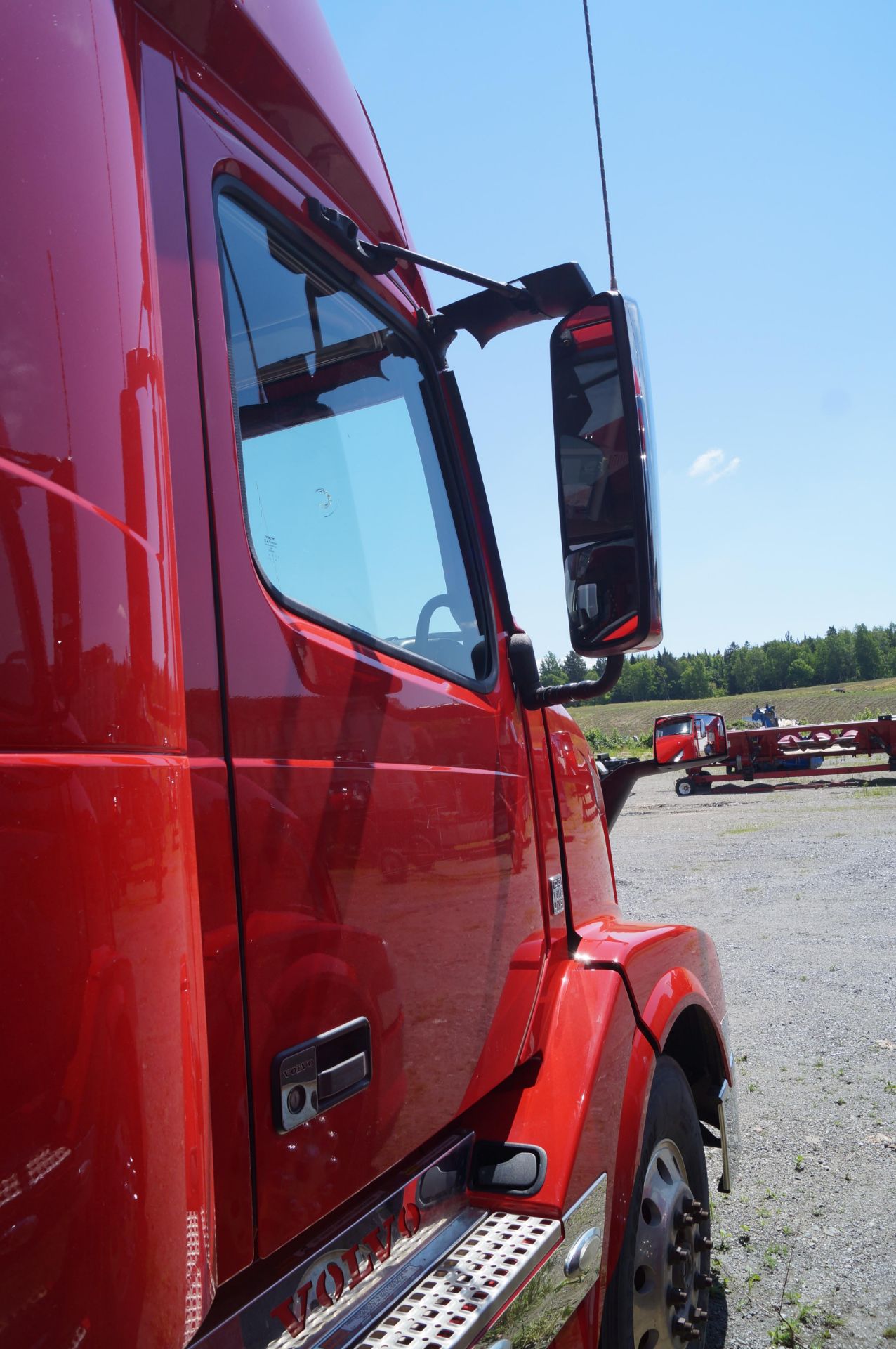 2015 VOLVO VNL430 Sleeper Truck Tractor - Image 4 of 11