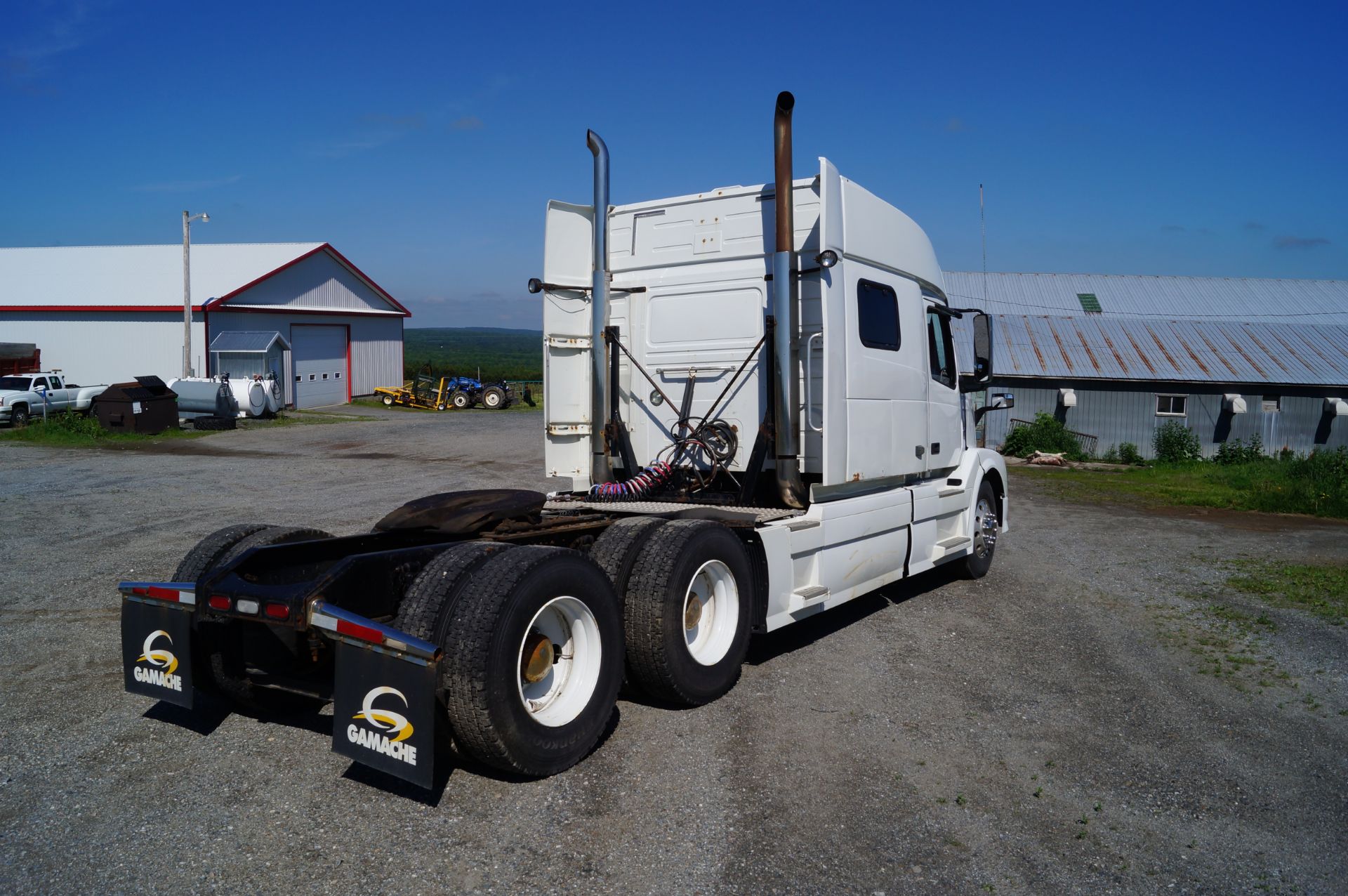 2011 VOLVO VNL730 Sleeper Truck - Image 5 of 18