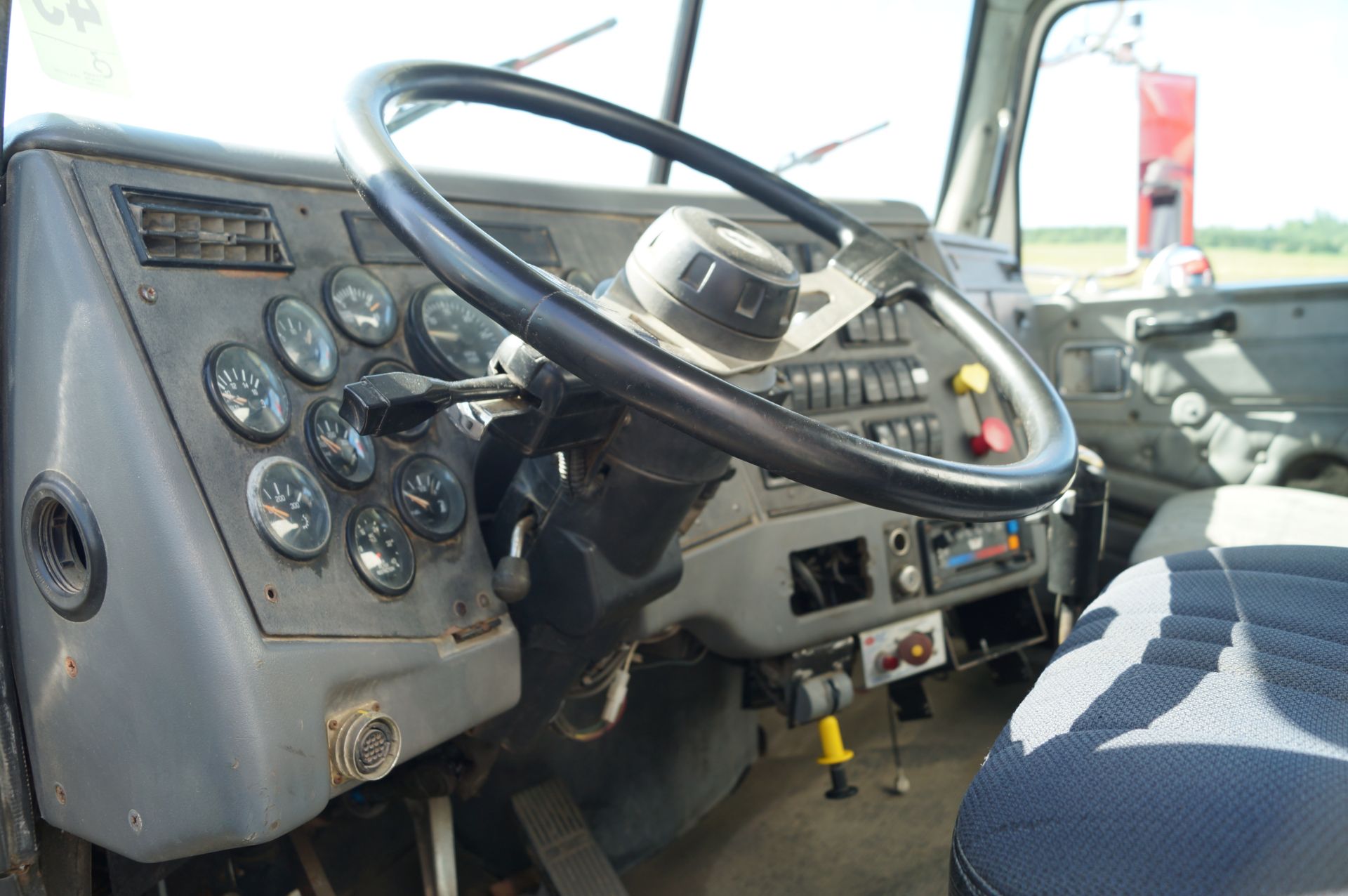 1998 WESTERN STAR 4964FX with 20' Aluminum Grain Tipping Bin - Image 9 of 21