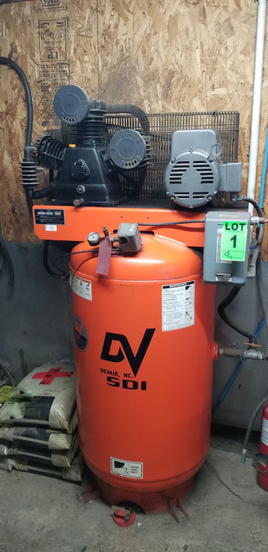 DEVAIR HP vertical Air Compressor