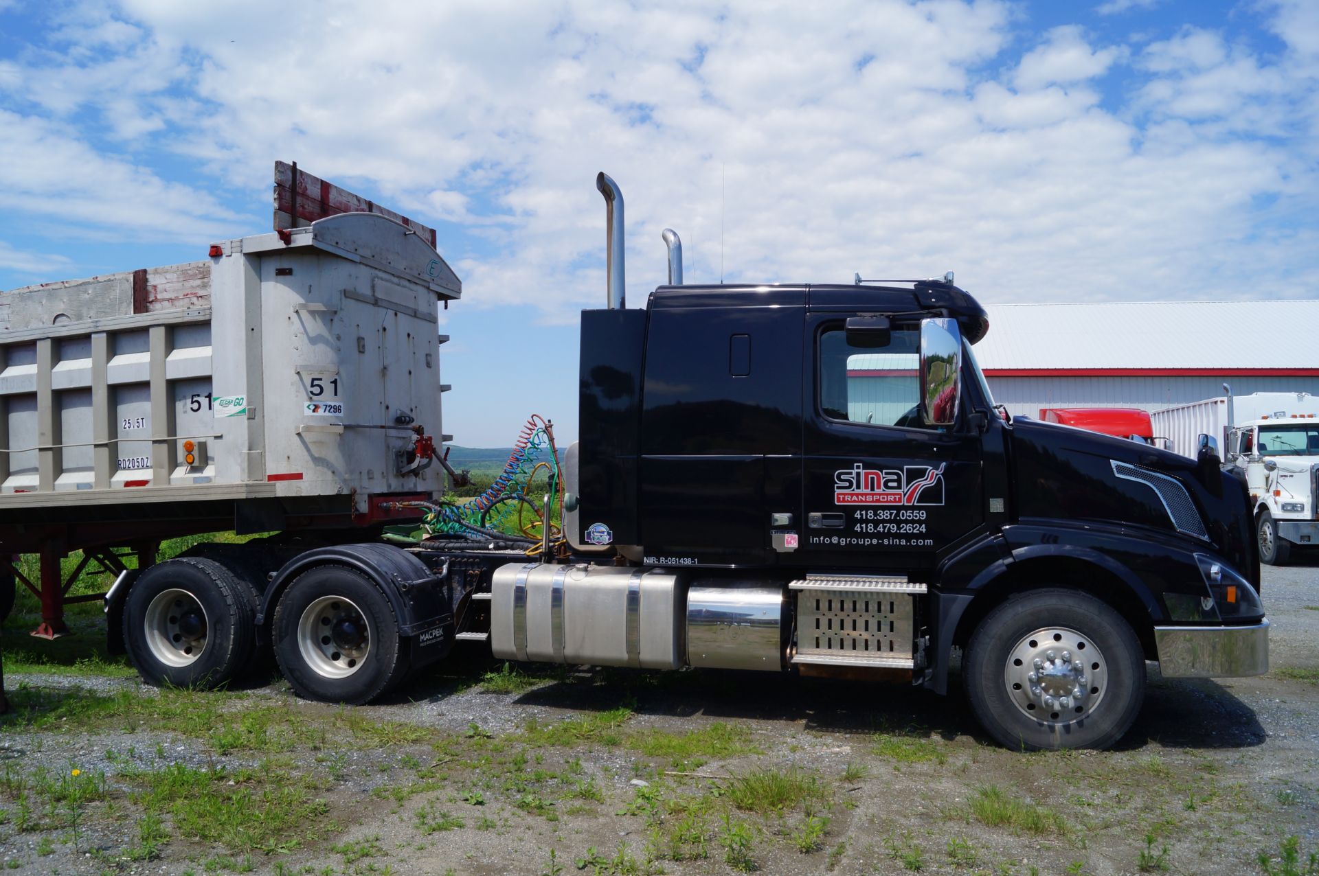 2015 VOLVO VNX 430 Sleeper Truck Tractor, KM: 480 000. C/W 550 h.p D16 motor, Automatic - Image 5 of 25