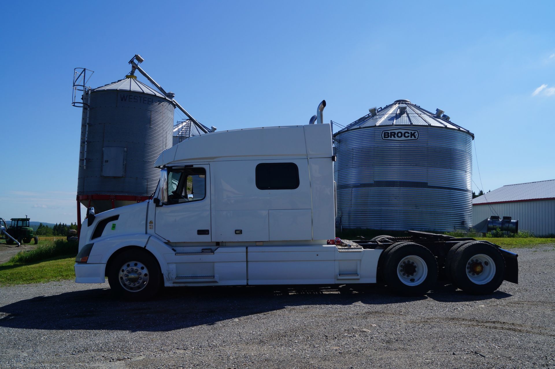 2011 VOLVO VNL730 Sleeper Truck - Image 6 of 18