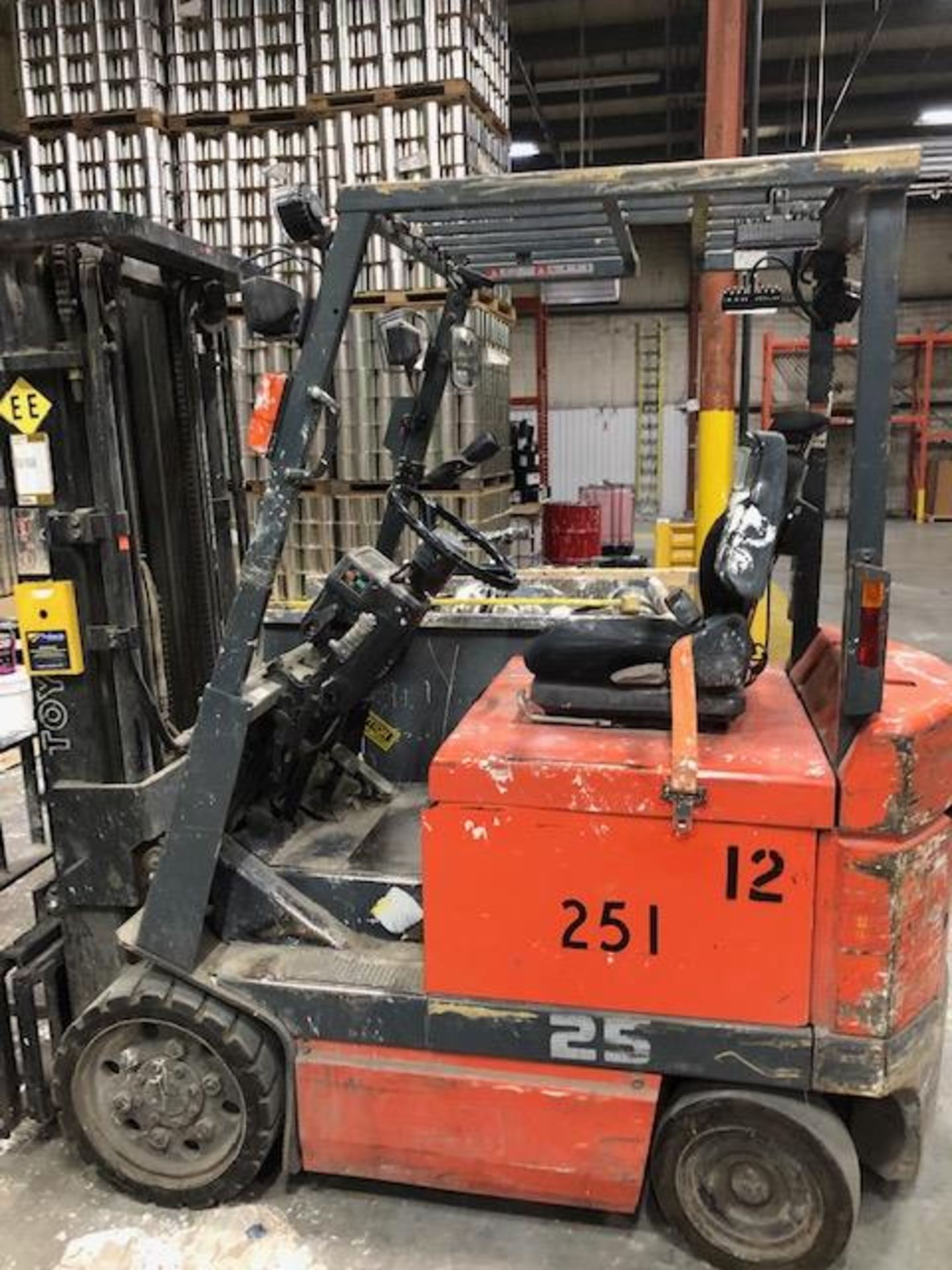 1999, electric forklift Toyota, EE, 4,300lbs, 3 stage mast, side shift, 4 wheels, Model: 5FBCU25,