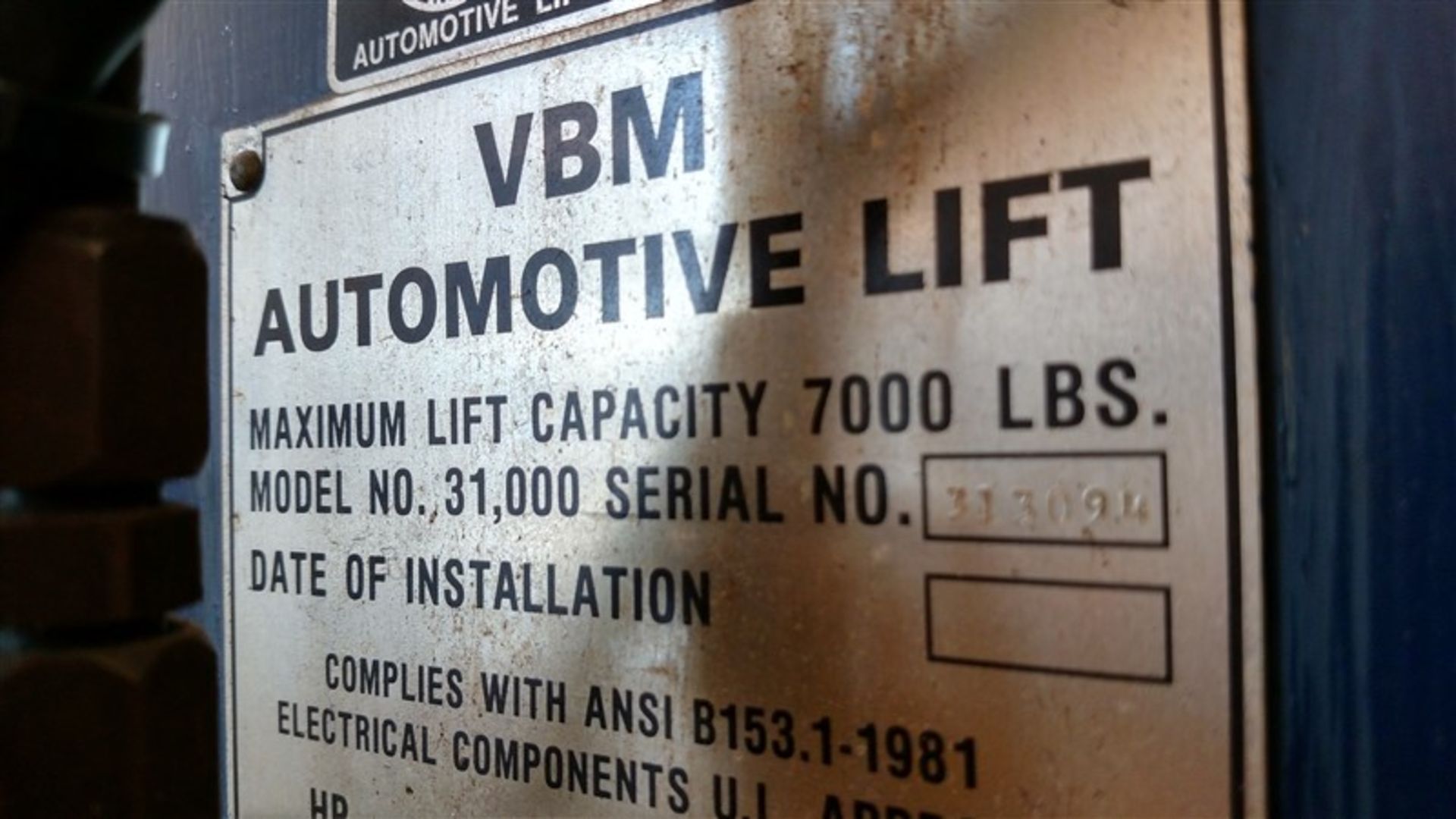 (1) VBM Model 31000 (7,000#) 2-Post Surface Lift s/n 313094 (1 x Your Bid) - Image 4 of 9