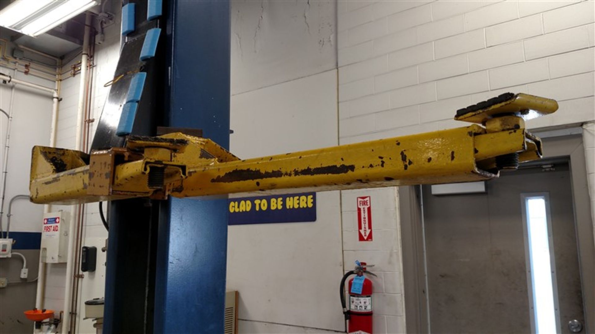 (1) VBM Model 31000 (7,000#) 2-Post Surface Lift s/n 314166 (1 x Your Bid) - Image 7 of 9