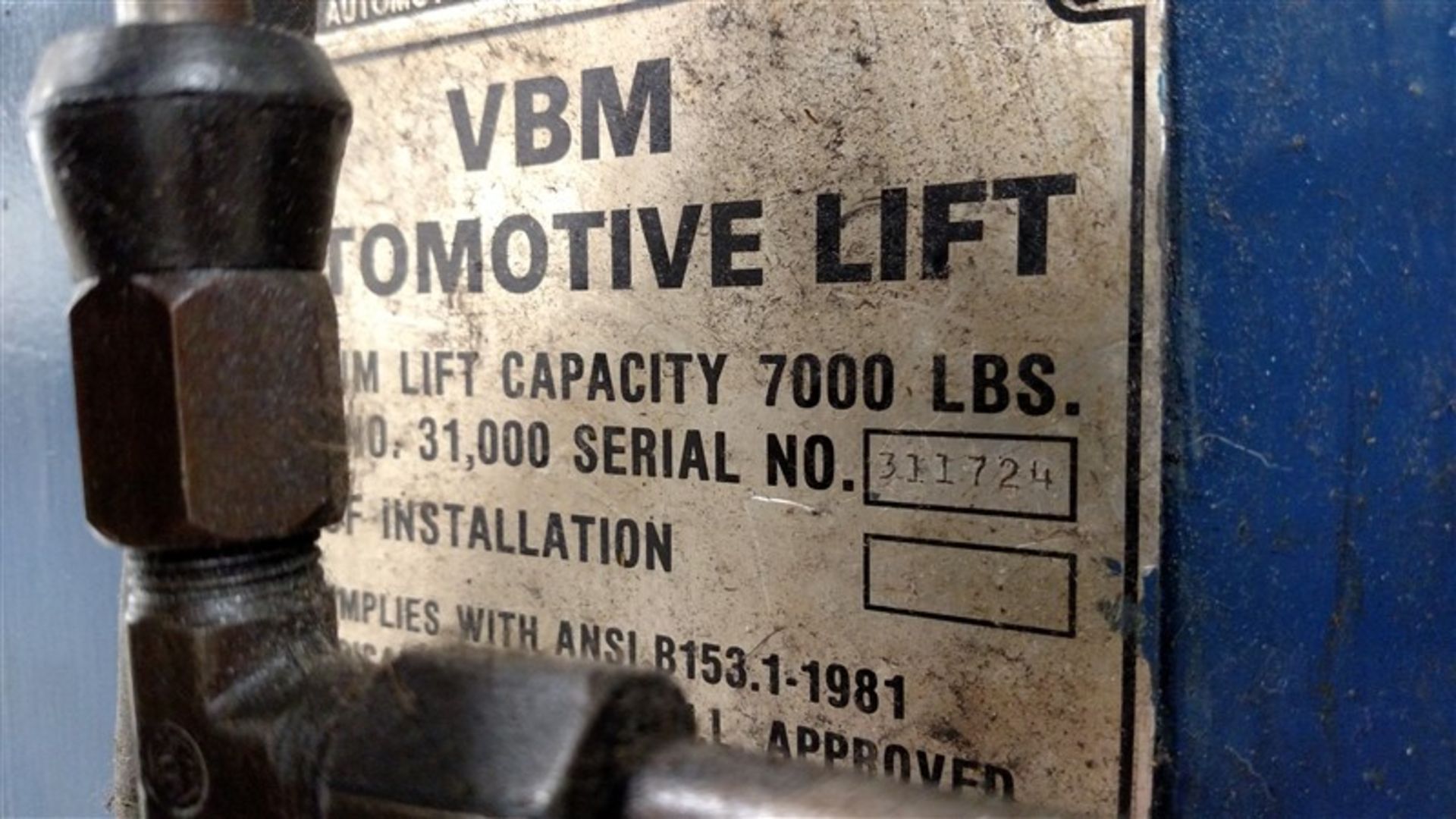 (1) VBM Model 31000 (7,000#) 2-Post Surface Lift s/n 311724 (1 x Your Bid) - Image 4 of 9