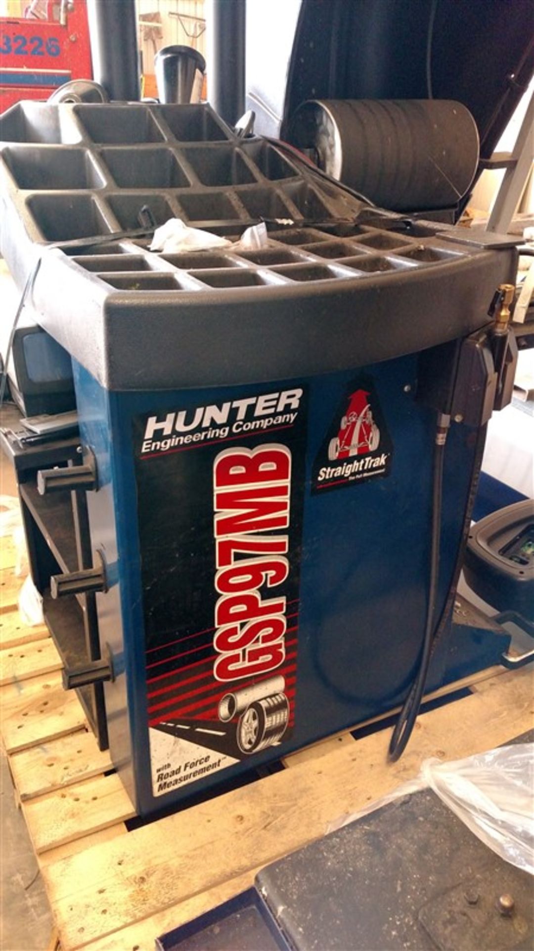 Hunter GSP97MB Wheel Balancer w/ Hammerhead plus HunterPro Collett Set (1 x Your Bid) - Image 3 of 10