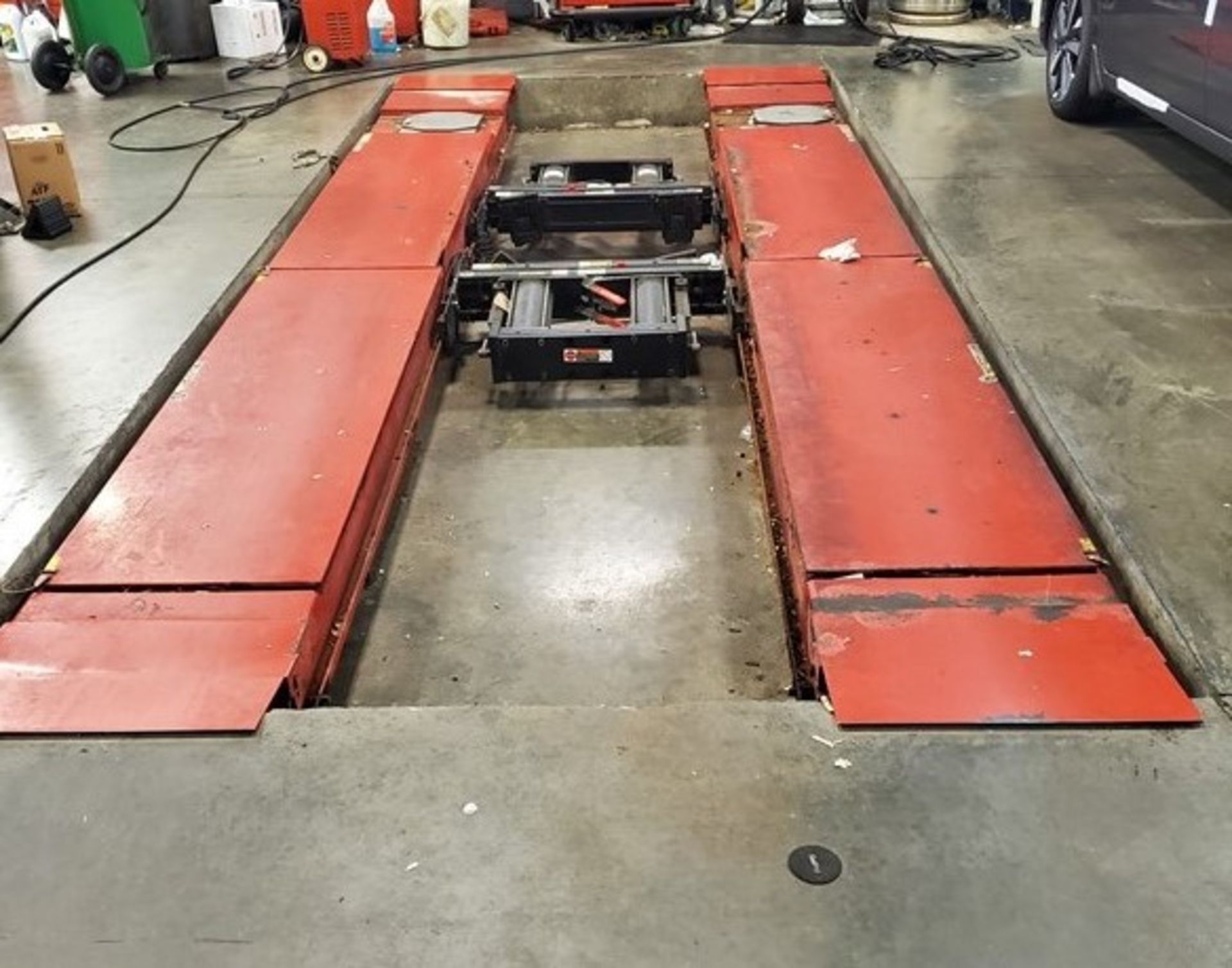 Hunter RX-9-L (9,000#) Scissor Alignment Lift w/ (2) 4,500# Swing-Jacks & Turnplates (1 x Your Bid)