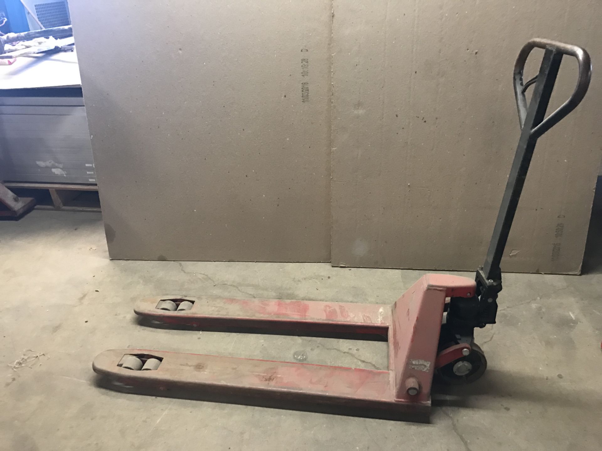 BROKEN PALLET JACK