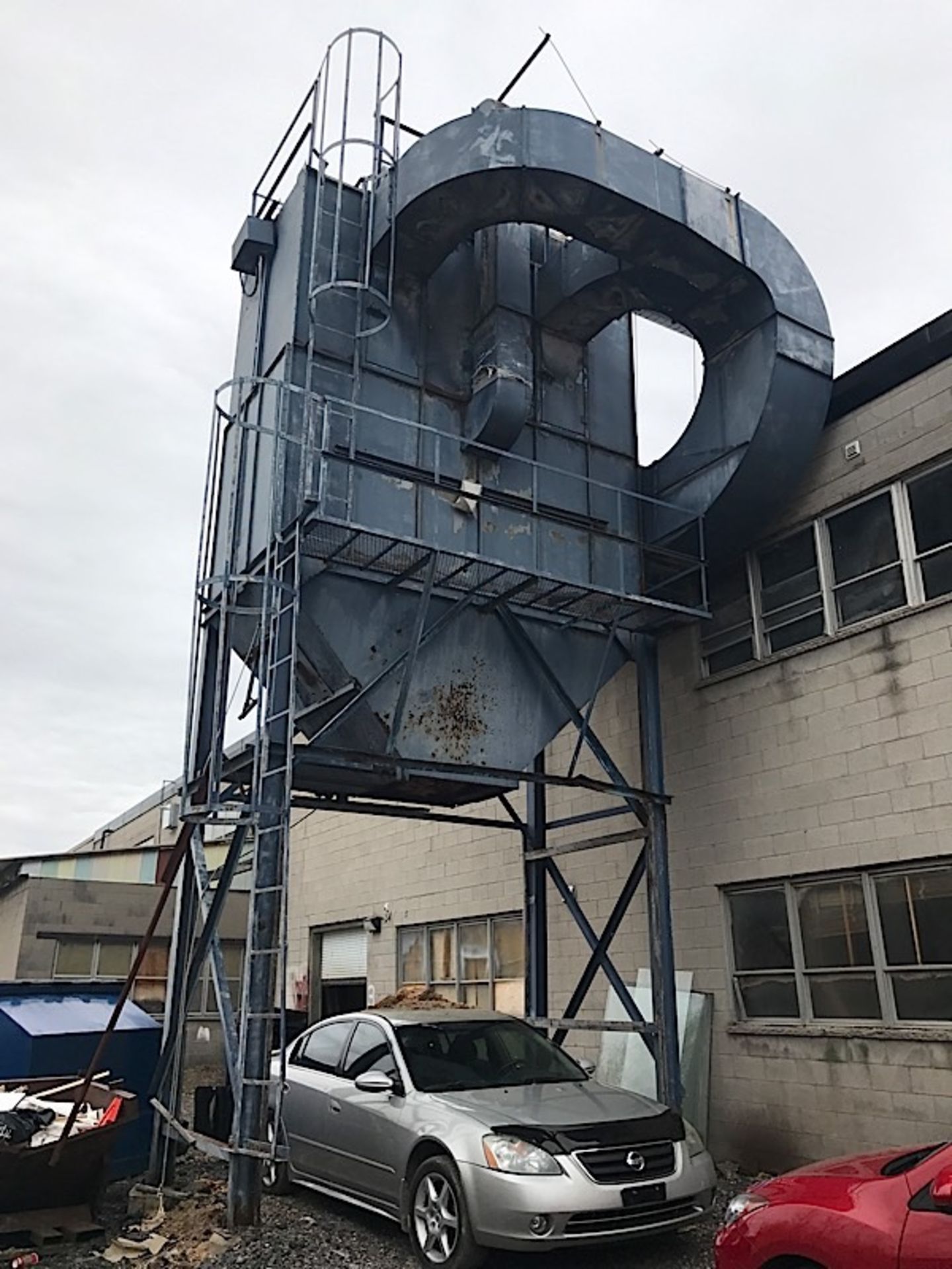 40 HP OUTDOOR DUST COLLECTOR W/ STARTER (BUYER RESPONSIBLE FOR PAYING $2,000 FOR REMOVAL)