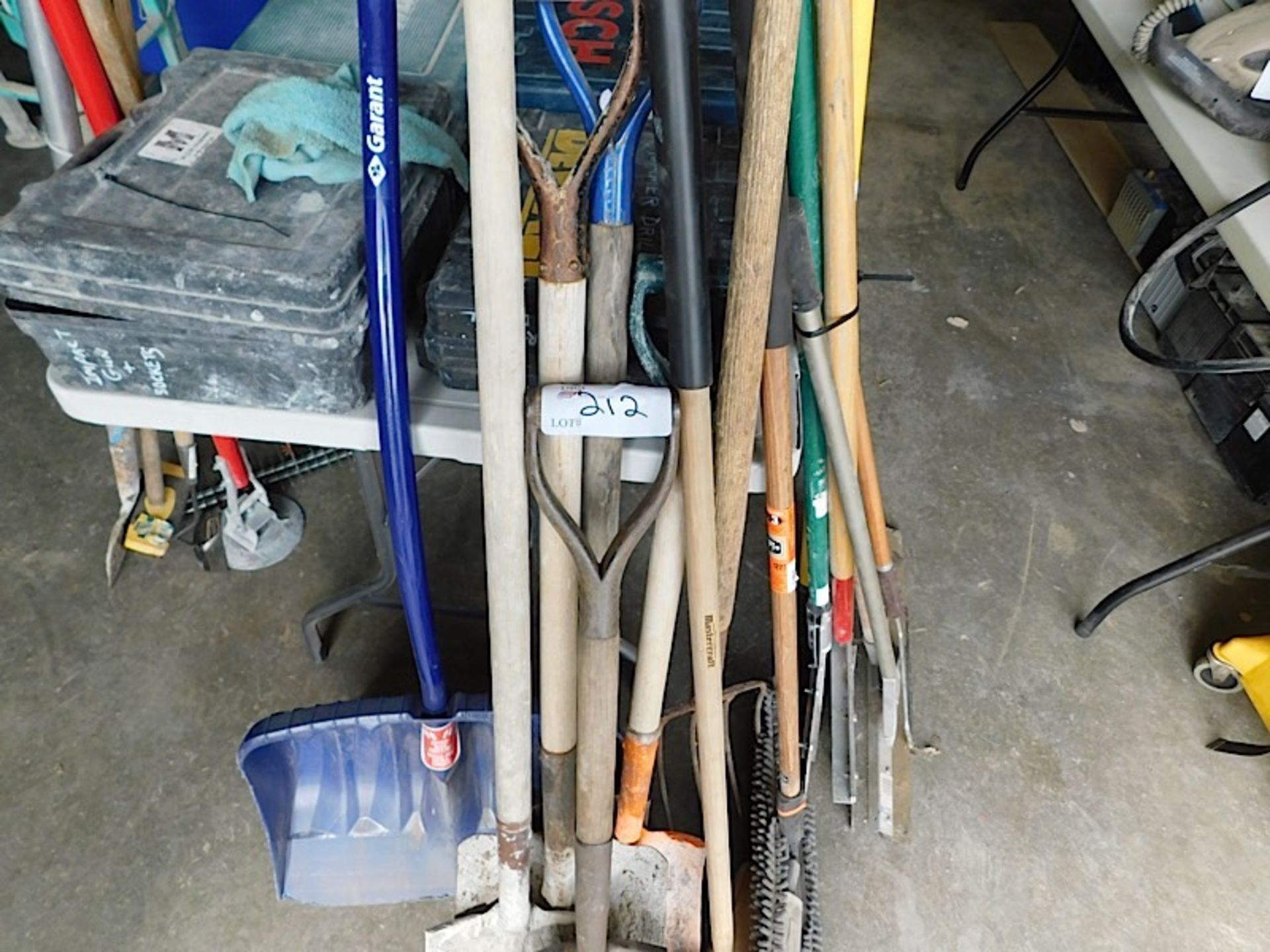 LOT OF SHOVELS