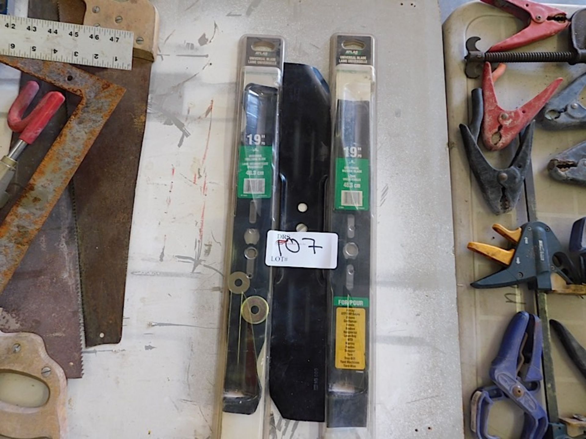 LOT OF LAWN MOWER BLADES