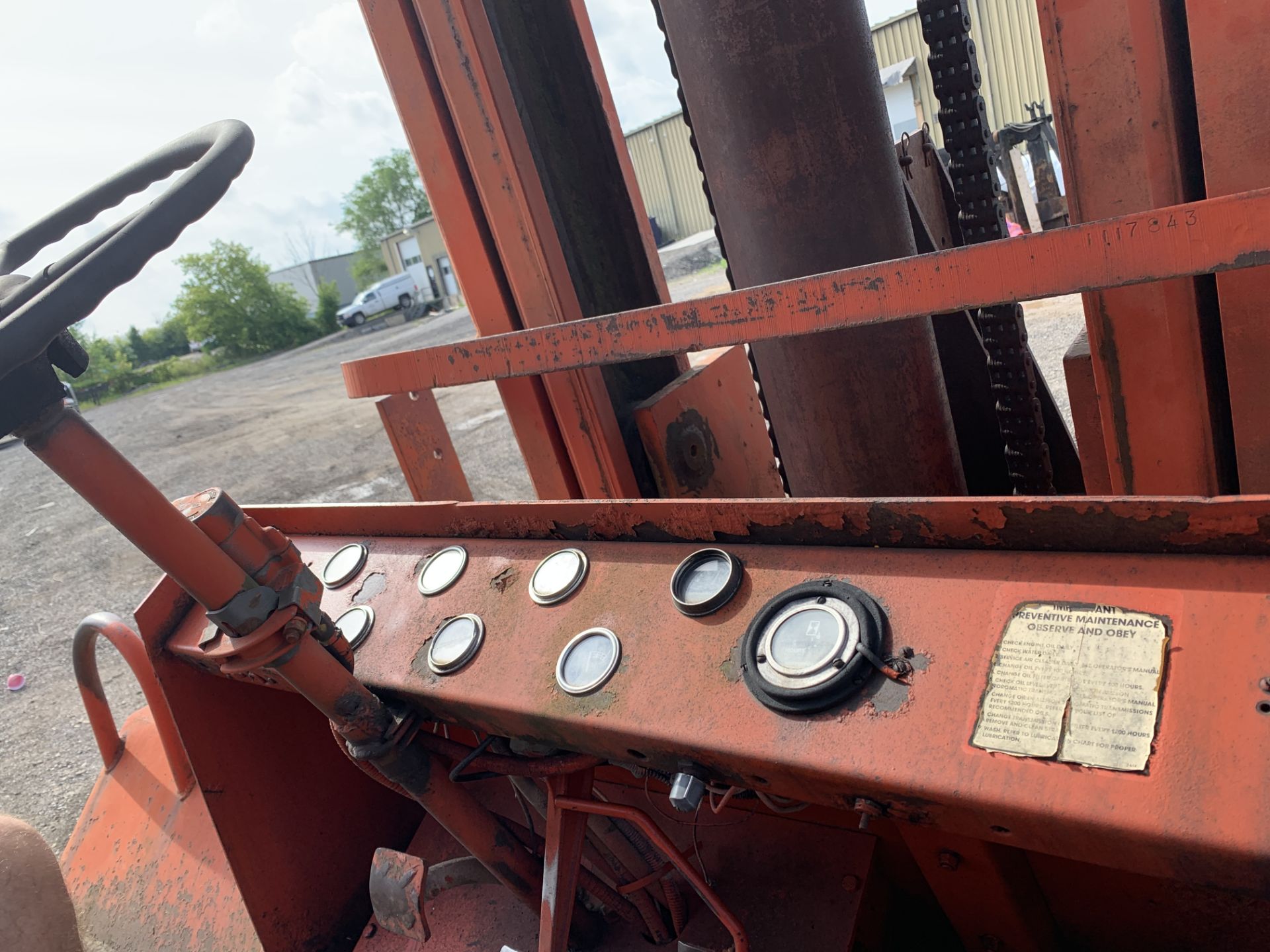 TAYLOR 25,000 LBS DIESEL OUTDOOR FORKLIFT - Image 4 of 5