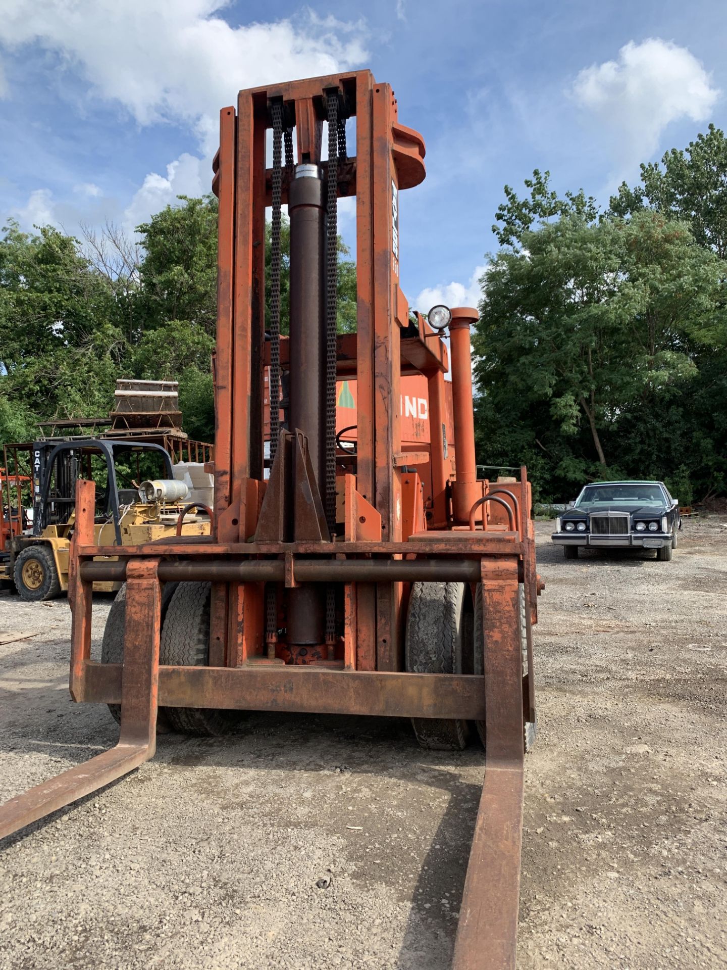 TAYLOR 25,000 LBS DIESEL OUTDOOR FORKLIFT - Image 3 of 5