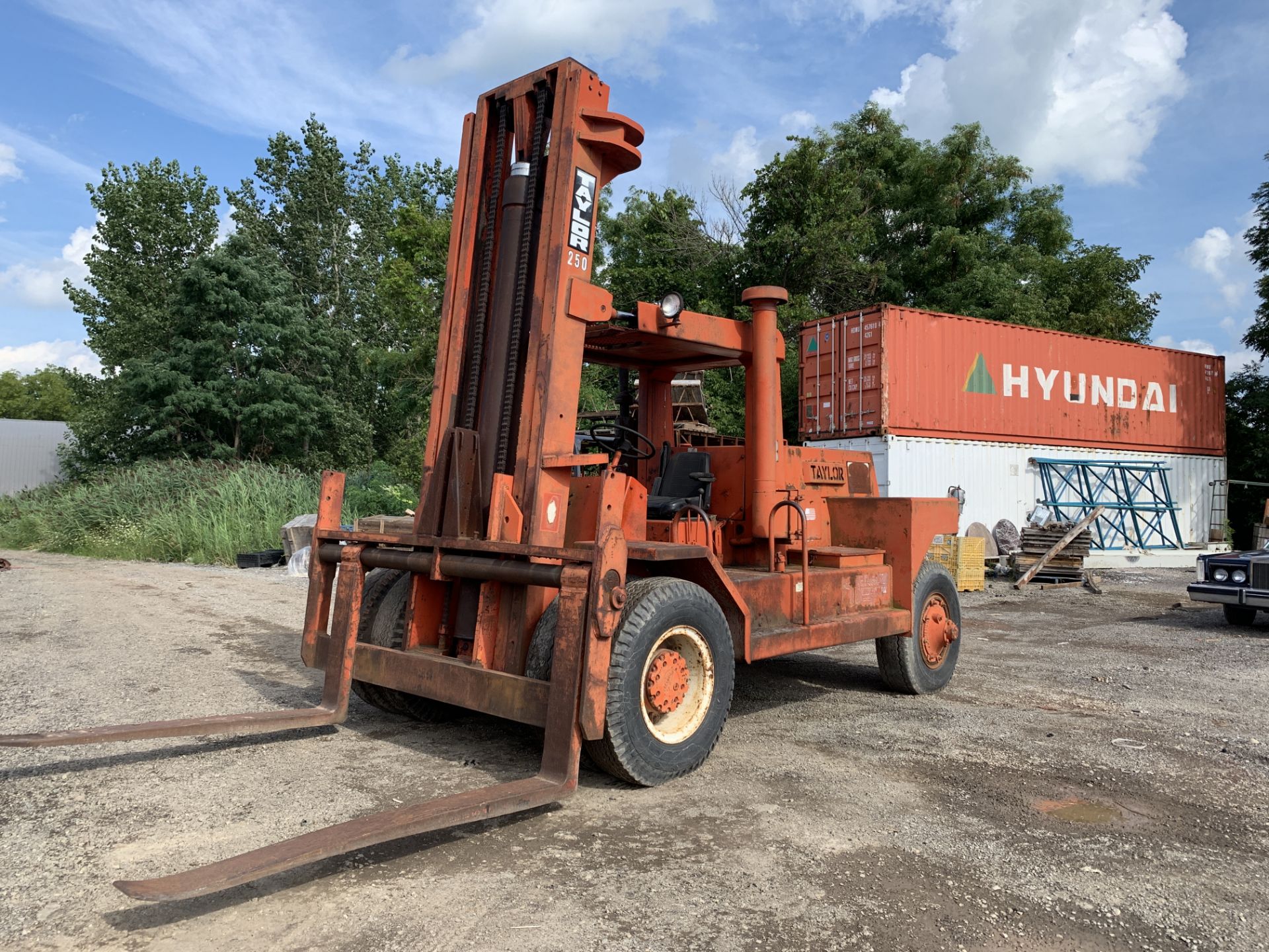 TAYLOR 25,000 LBS DIESEL OUTDOOR FORKLIFT - Image 5 of 5
