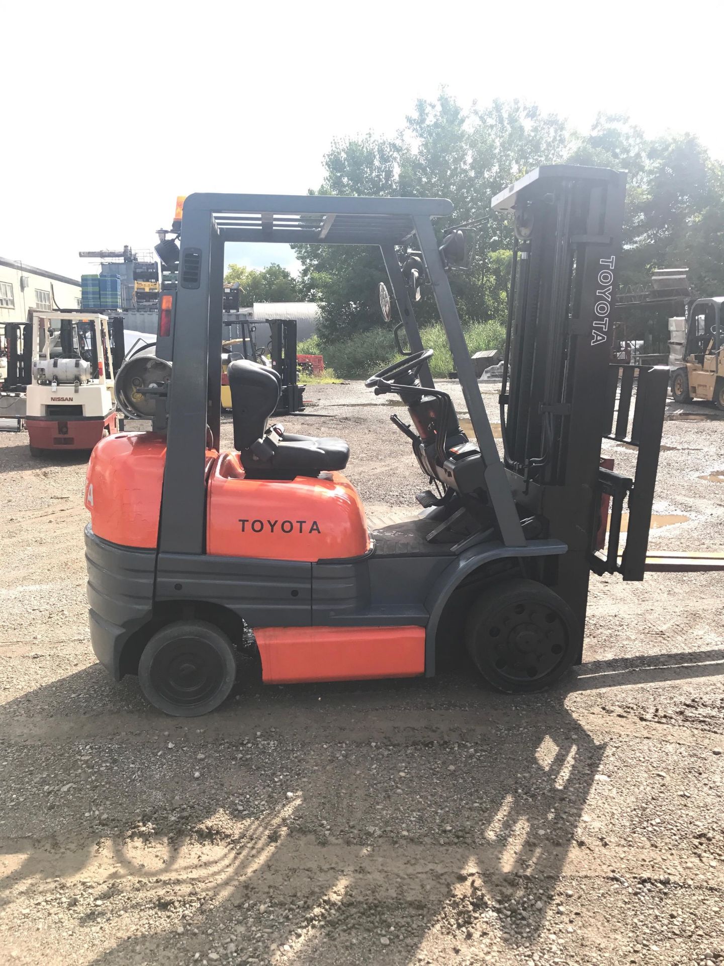 TOYOTA (6FGU-20) 4,000LBS SIDE SHIFT 3 STAGE FORKLIFT - Image 3 of 7