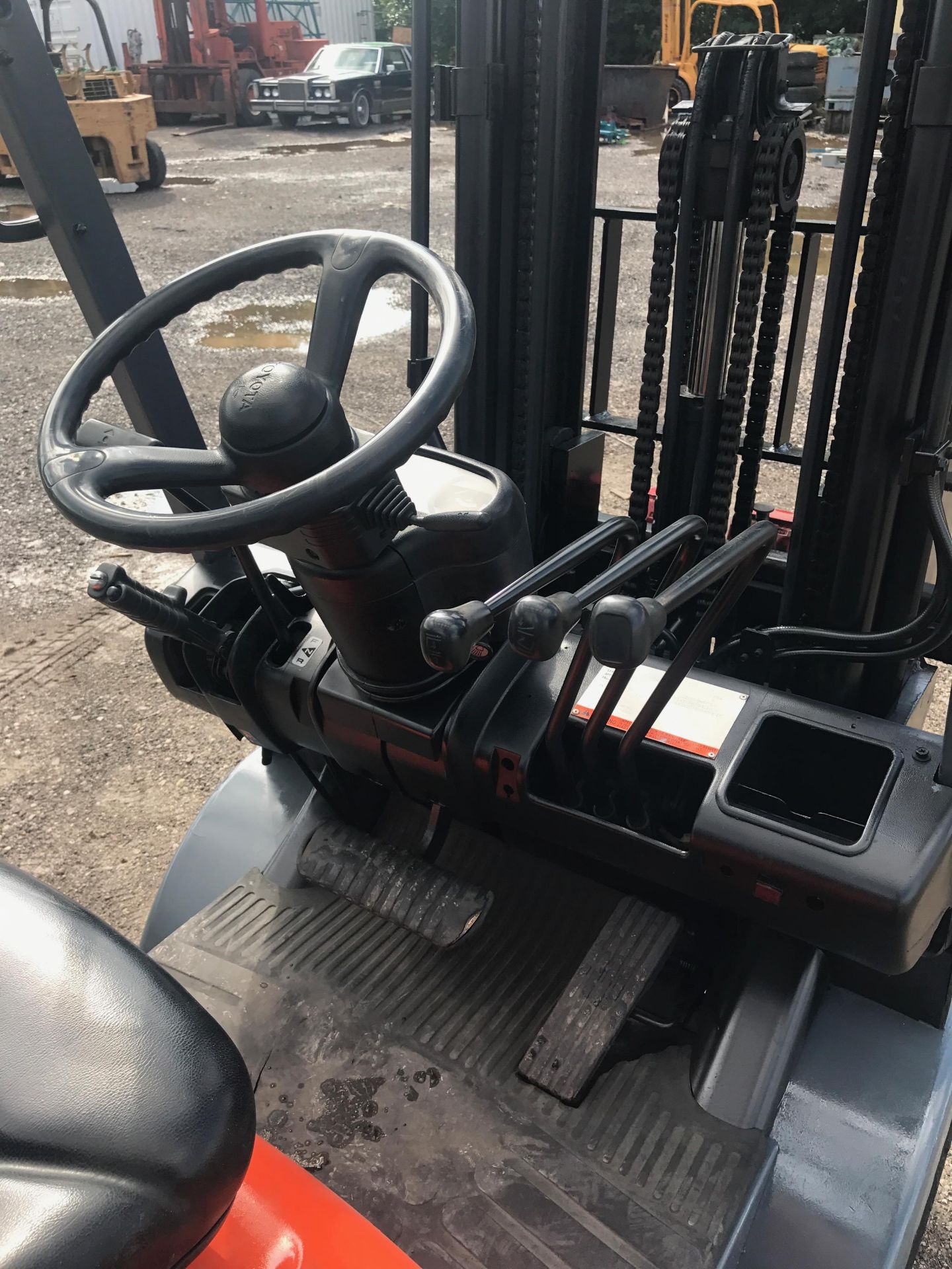 TOYOTA (6FGU-20) 4,000LBS SIDE SHIFT 3 STAGE FORKLIFT - Image 5 of 7