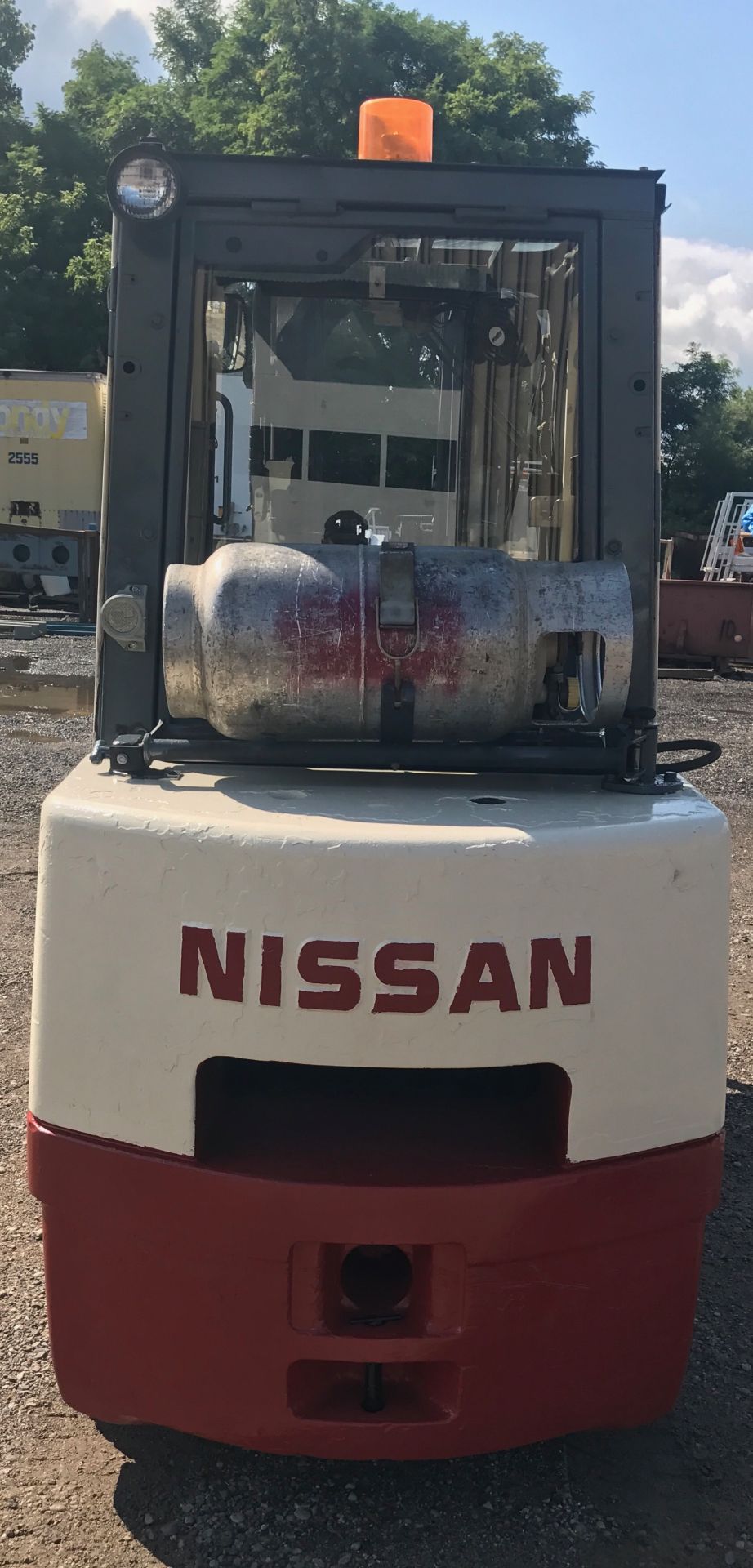 NISSAN (CUGJ02F35FV) 8,000LBS SIDE SHIFT 3 STAGE HEATED CAB LPG FORKLIFT - Image 8 of 8
