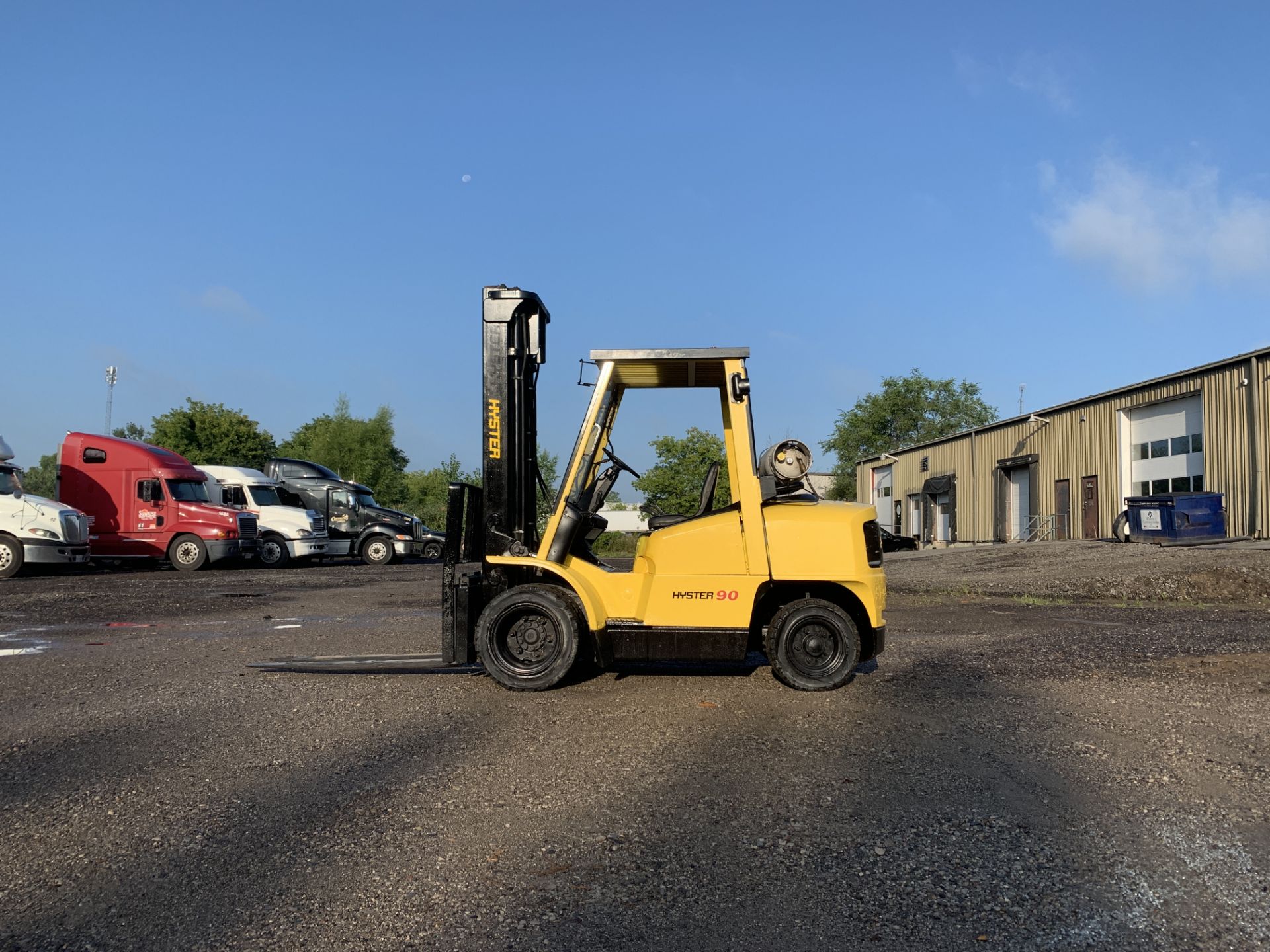 HYSTER (H90XM) OUTDOOR 9,000 LBS SIDE SHIFT LPG FORKLIFT