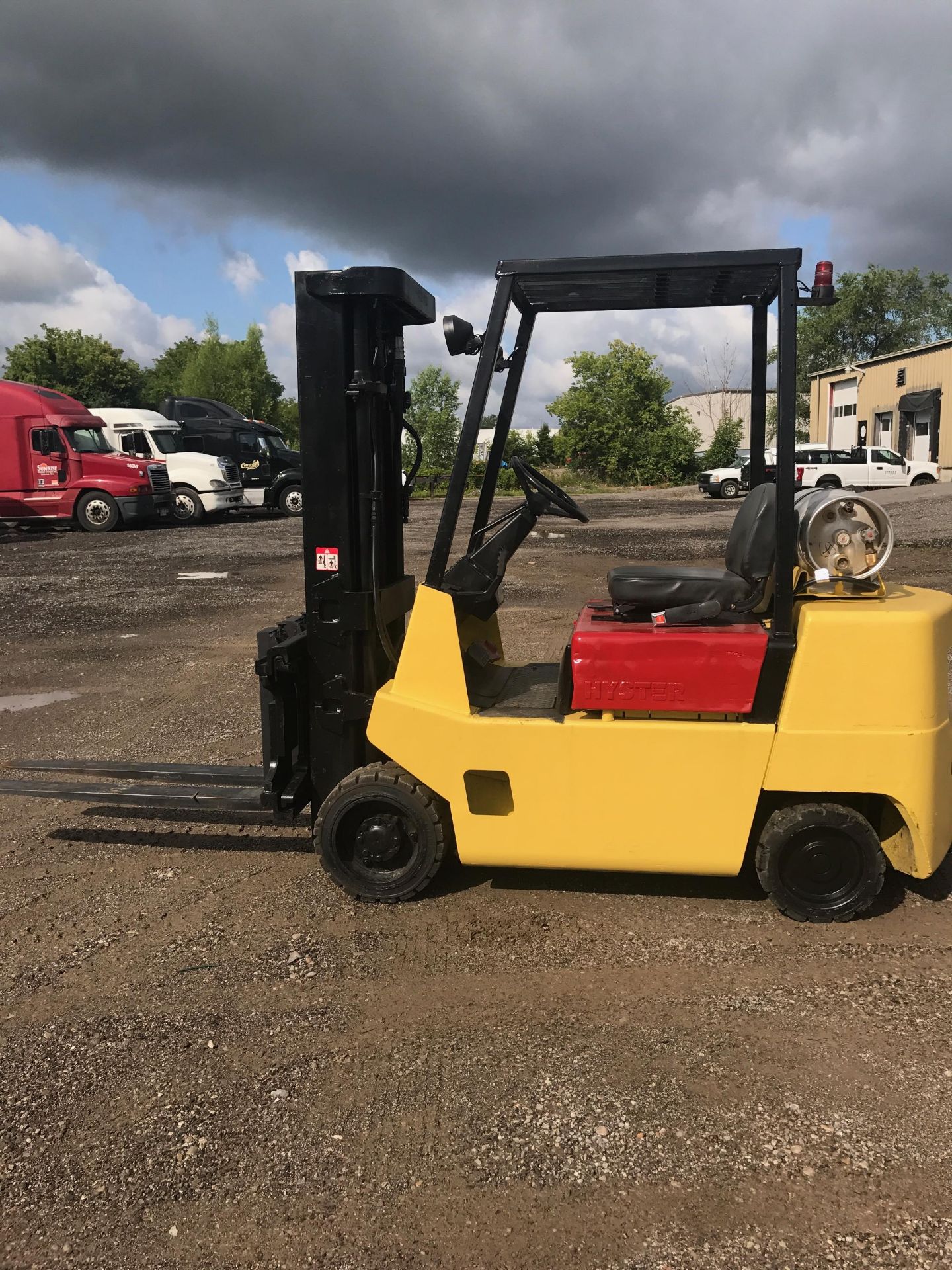 HYSTER 6,000LBS SIDE SHIFT 3 STAGE LPG FORKLIFT