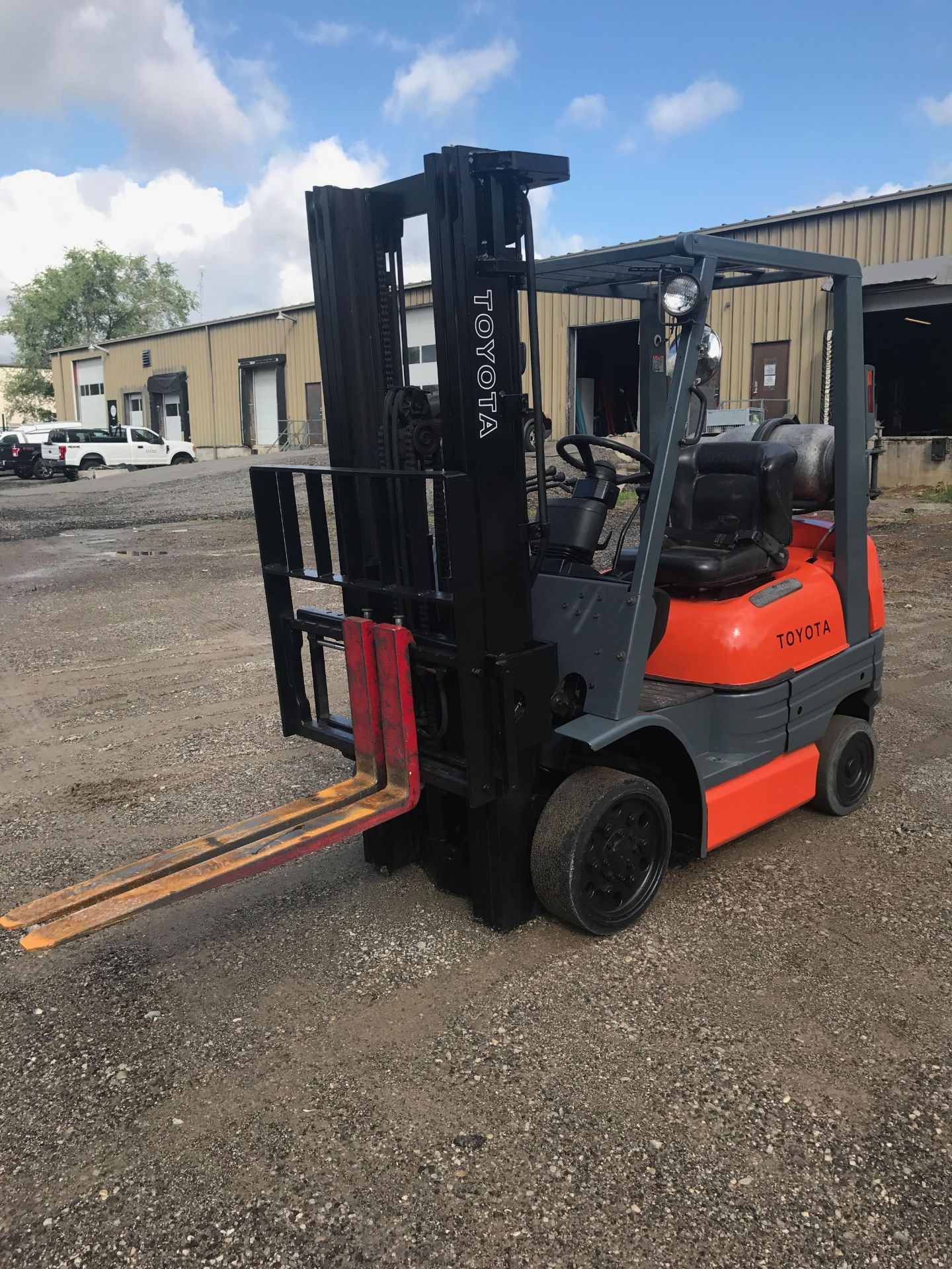 TOYOTA (6FGU-20) 4,000LBS SIDE SHIFT 3 STAGE FORKLIFT - Image 2 of 7