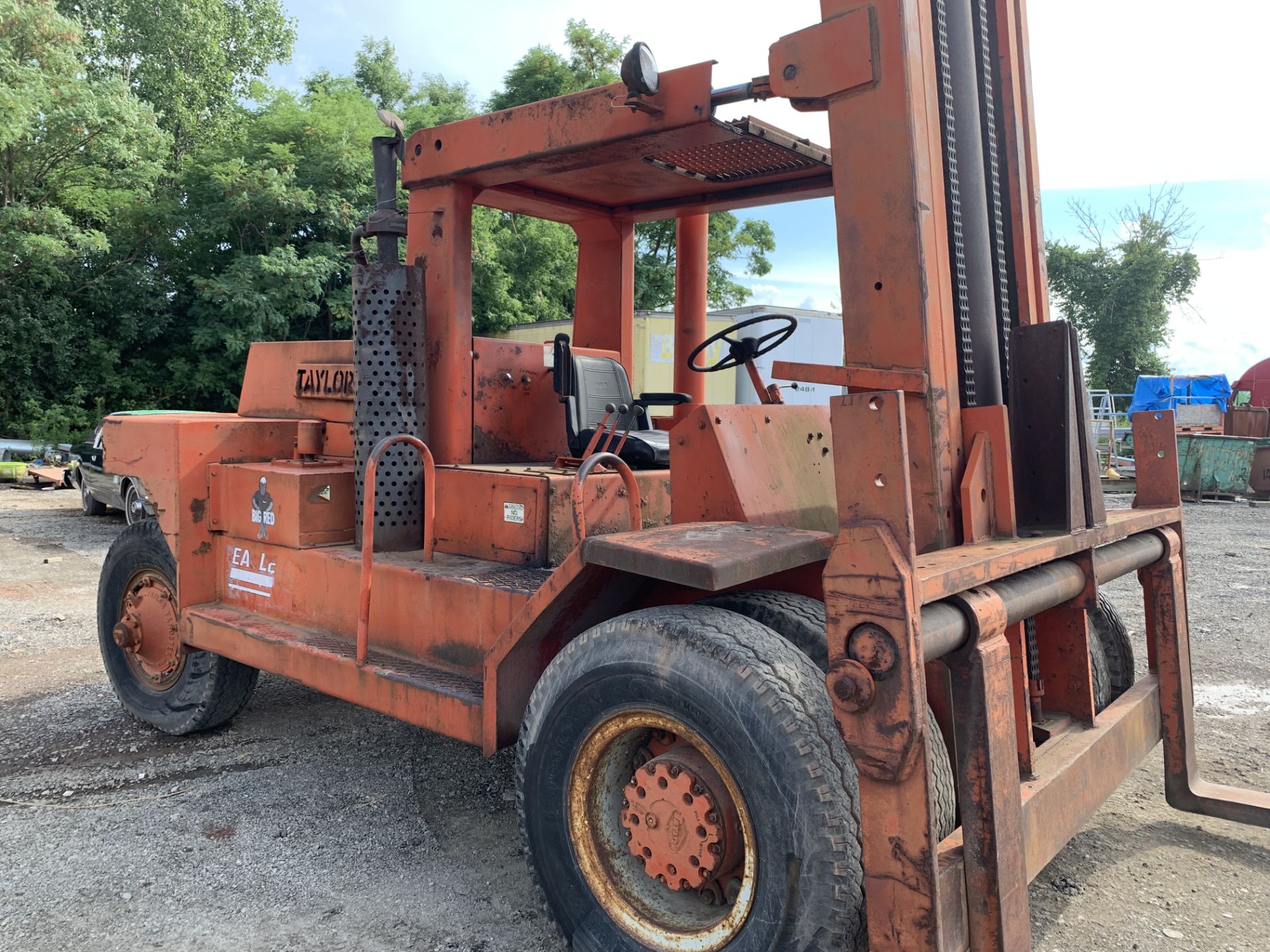 TAYLOR 25,000 LBS DIESEL OUTDOOR FORKLIFT