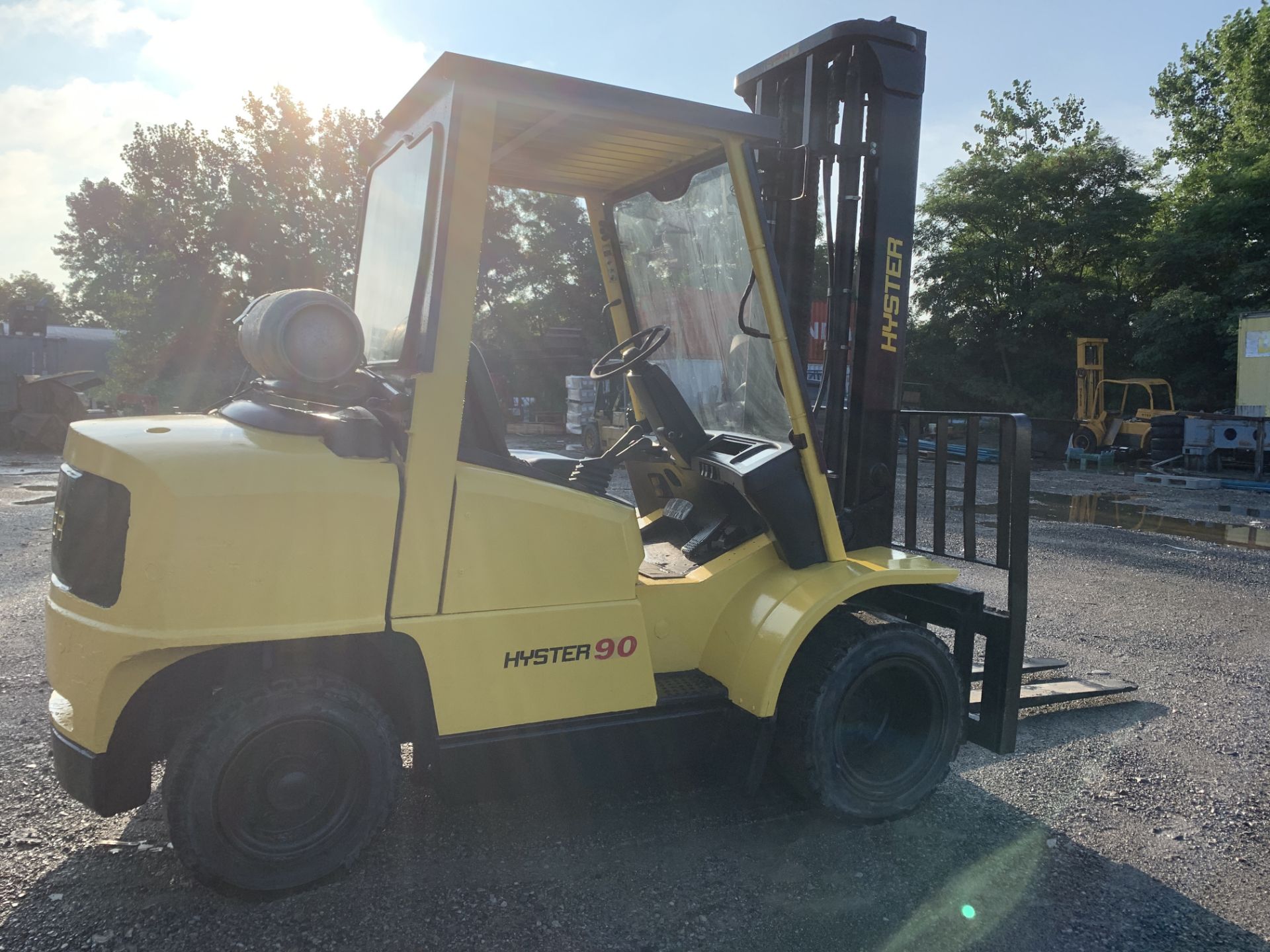 HYSTER (H90XM) OUTDOOR 9,000 LBS SIDE SHIFT LPG FORKLIFT - Image 4 of 9